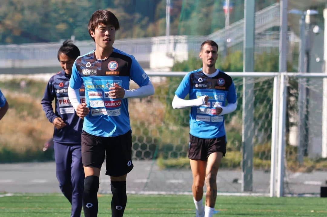 横浜スポーツ&カルチャークラブのインスタグラム：「. 🔵training🟠  11/28  training photo📸  #冨士田康人 #岡本享也 #花房稔 #道本大飛 #脇坂崚平  NEXT👉【AWAY】 2023シーズン最終戦🔥 📅12/2(土)14:00ko 🆚#カターレ富山 🏟#富山県総合運動公園陸上競技場  #yscc #Ｊ３ #Ｊリーグ #jleague #j3 #スポーツを未来へ繋ぐ #Ｊリーグ #2023 #横浜 #本牧 #soccer #サッカー #sports #bonera」