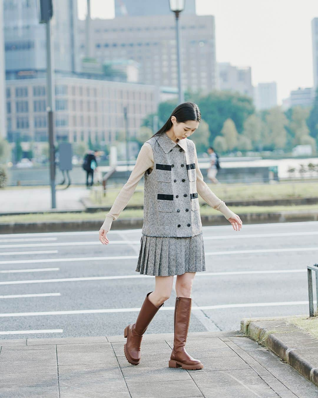 tiit tokyoのインスタグラム：「2023 fall winter collection 2way mini dress / gray sheer rib knit tops / olive  #tiittokyo #AW23」