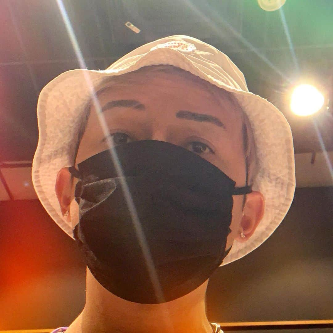 ISSA さんのインスタグラム写真 - (ISSA Instagram)「Solo Live Rehearsal 🎤🎵  ジカンガナサスギル😂  デモヤルシカナイ🤪  #issa  #issapremiumliveatbillboradlive」11月28日 14時38分 - issa_hentona