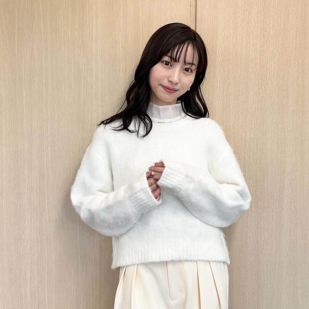 フジテレビ「めざましテレビ」さんのインスタグラム写真 - (フジテレビ「めざましテレビ」Instagram)「お天気コーナー「きょう何着て行く？」 林佑香の毎日のコーデを紹介♪  11月28日（火）  【今日のコーデ】 ⭐️コート☞ @mystrada_official ５万2800円 ⭐️ニット☞ @rasw_official 6500円 ⭐️ブラウス[キャミソール･ボウタイ付き]☞ @lily_brown_official １万2980円 ⭐️パンツ☞ @and.couture １万2100円 ⭐️靴☞  @dianashoespress １万6500円  ⭐️イヤリング☞ @phoebe_official 3300円   【コーデのポイント】 オールホワイト🪽にキャメルコートを羽織って、スタイリッシュに🧸 一見シンプルですが、フリルブラウスをレイヤードするひと手間でグッとおしゃれになりますよ。  #めざましテレビ #きょう何着て行く？ #林佑香 #今日のコーデ #コーデ #CanCam #今日のファッション#ootd #きょう何着て行く？は月〜金朝6時22分ごろ放送📺 #ゆかちゃん #きれいめコーデ #きれいめカジュアル #大人コーデ #秋コーデ #オフィスカジュアル #上品コーデ #アナウンサー衣装」11月28日 15時00分 - mezamashi.tv