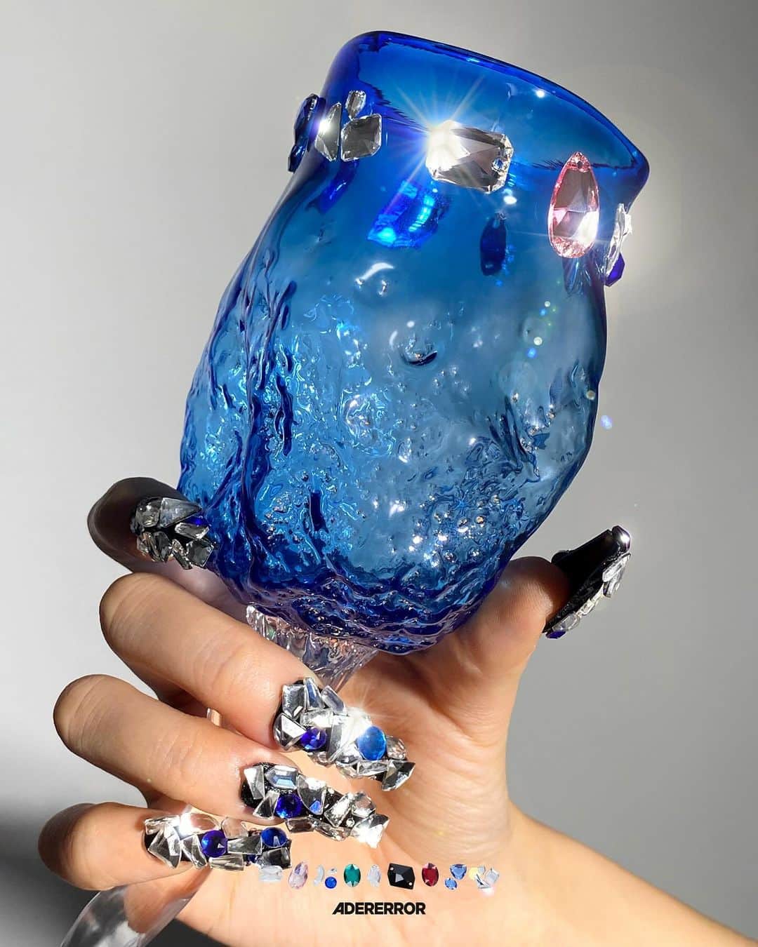 ADER errorのインスタグラム：「For All Gemma, 세상에 모든 찬란한 이를 위한 캡슐 컬렉션 With Crystals from Swarovski®   @Swarovski     #ForAllGemma  #ADERCapsuleCollection #Custompiece」