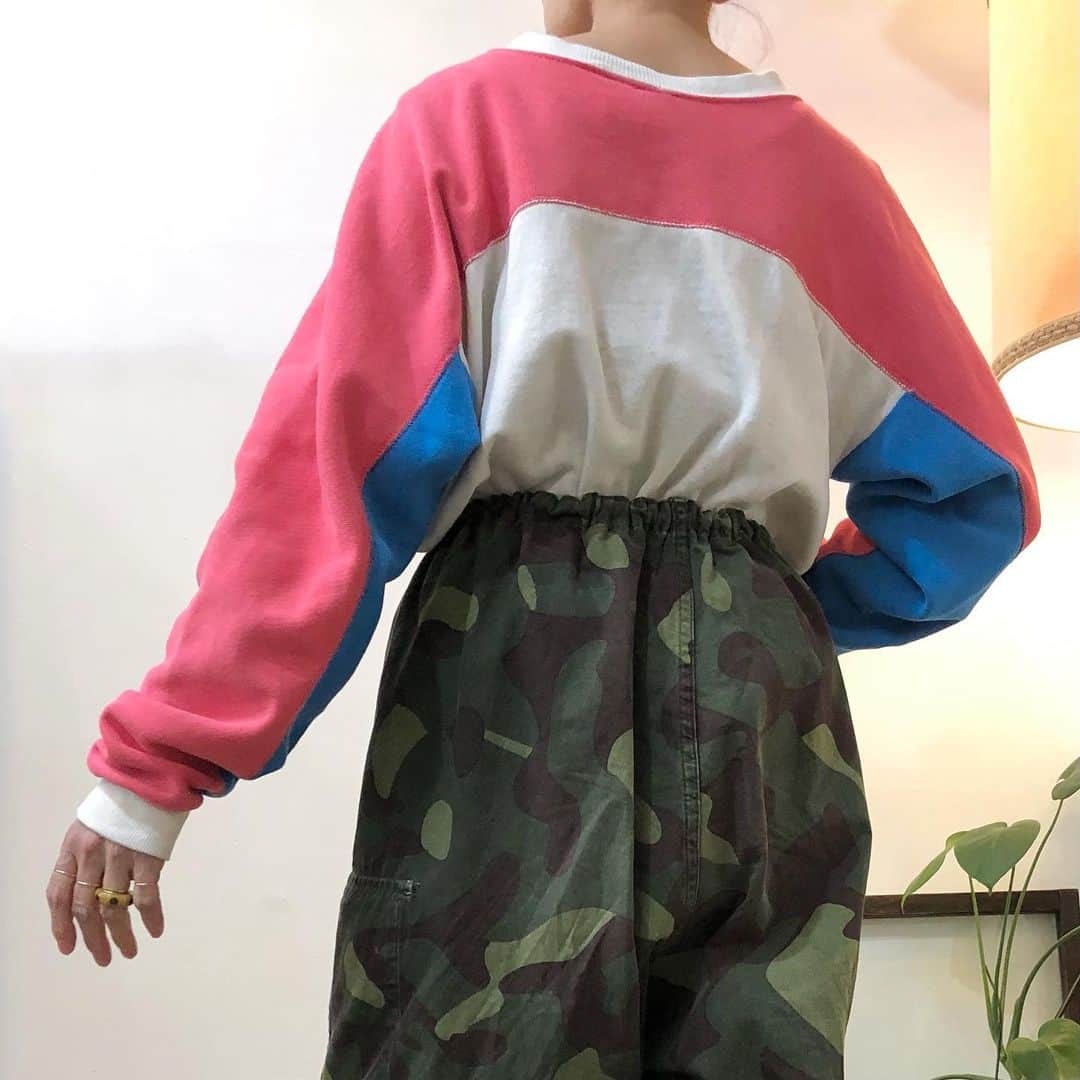 floorさんのインスタグラム写真 - (floorInstagram)「本日も19:00まで 皆様のご来店お待ちしています オンラインショップとあわせてどうぞよろしくお願いいたします✨  sweatもお試しいただけます☝︎ 写真の他にも色々ご用意しております☺︎  #大阪古着屋#南船場古着屋 #南船場floor#vintageclothing  #vintage#vintageshop」11月28日 15時01分 - floor_vintage_clothing