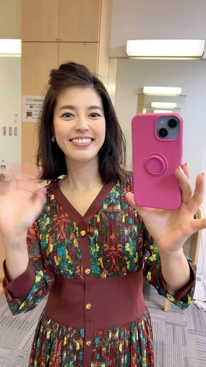 神田愛花のインスタグラム：「日本テレビに来たよー🙋🏻‍♀️ こちらの楽屋のお弁当、初めて見る🍱 美味しそうだーーー😍😍😍 持って帰って夜ご飯に食べようっと🎵  #NYC #ニューヨーク #Barbie #バービー #pink #ピンク #日本テレビ #楽屋のお弁当リポート #神田愛花」