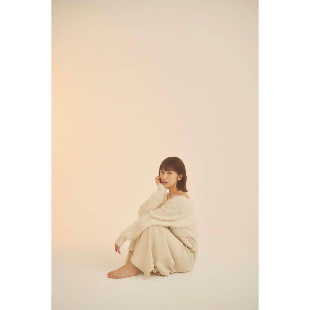 小泉遥香さんのインスタグラム写真 - (小泉遥香Instagram)「￤𝓷𝓪𝓽𝓾𝓻𝓪𝓵…🤍  ショートになった記念に😳  沢山綺麗に撮って頂きました✨ まずはナチュラルビューティーおはるです♡ ナチュラルは好きですか？  📸…@sho_ito723 💄…@katorena_ktrn 👗…@matsu_is  #作品撮り #モデル #カメラ #小泉遥香 #スターダストプロモーション #photo#model」11月28日 15時46分 - haruka_koizumi_official