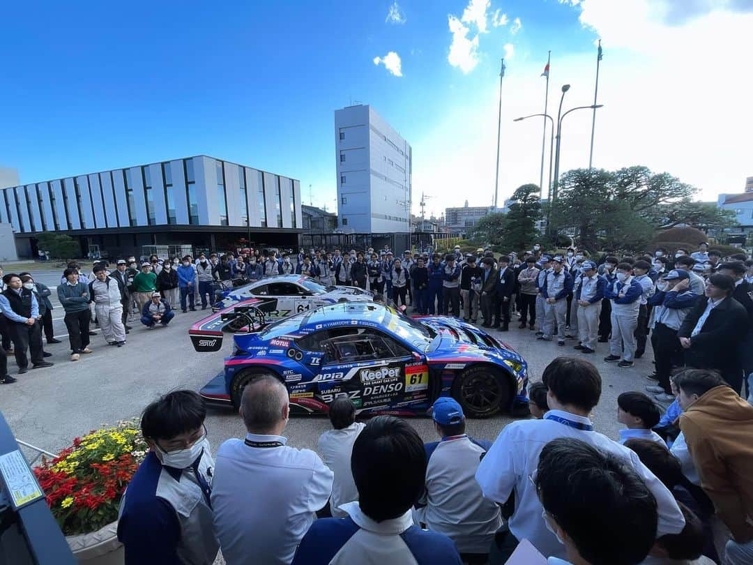 井口卓人のインスタグラム：「本日は、SUBARU群馬本工場にて報告イベントでした‼️トークショーでは沢山の社員の方々に来て頂きました☺️レースに興味がある方が多く、沢山の方々に応援してもらっていることを肌で感じ身が引き締まる思いになりました‼️明日も事業所訪問が続きます👌」