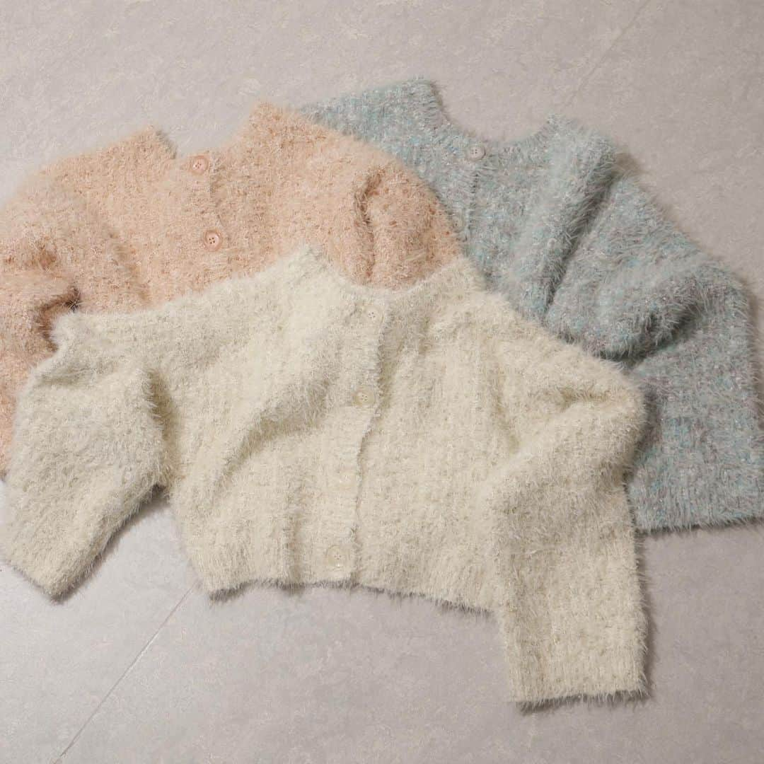 LADYMADEのインスタグラム：「《2023 winter collection》  WEBカタログ公開&PRE ORDERの受付がスタート！  冬の最新LOOKをぜひご覧ください❄️  #ラメフェザーショートニットカーディガン color : ivory / mint / pink size : free price : ¥13,200(tax in)  #LADYMADE #LADYMADE_styling #レディメイド #2023winter #wintercollection」