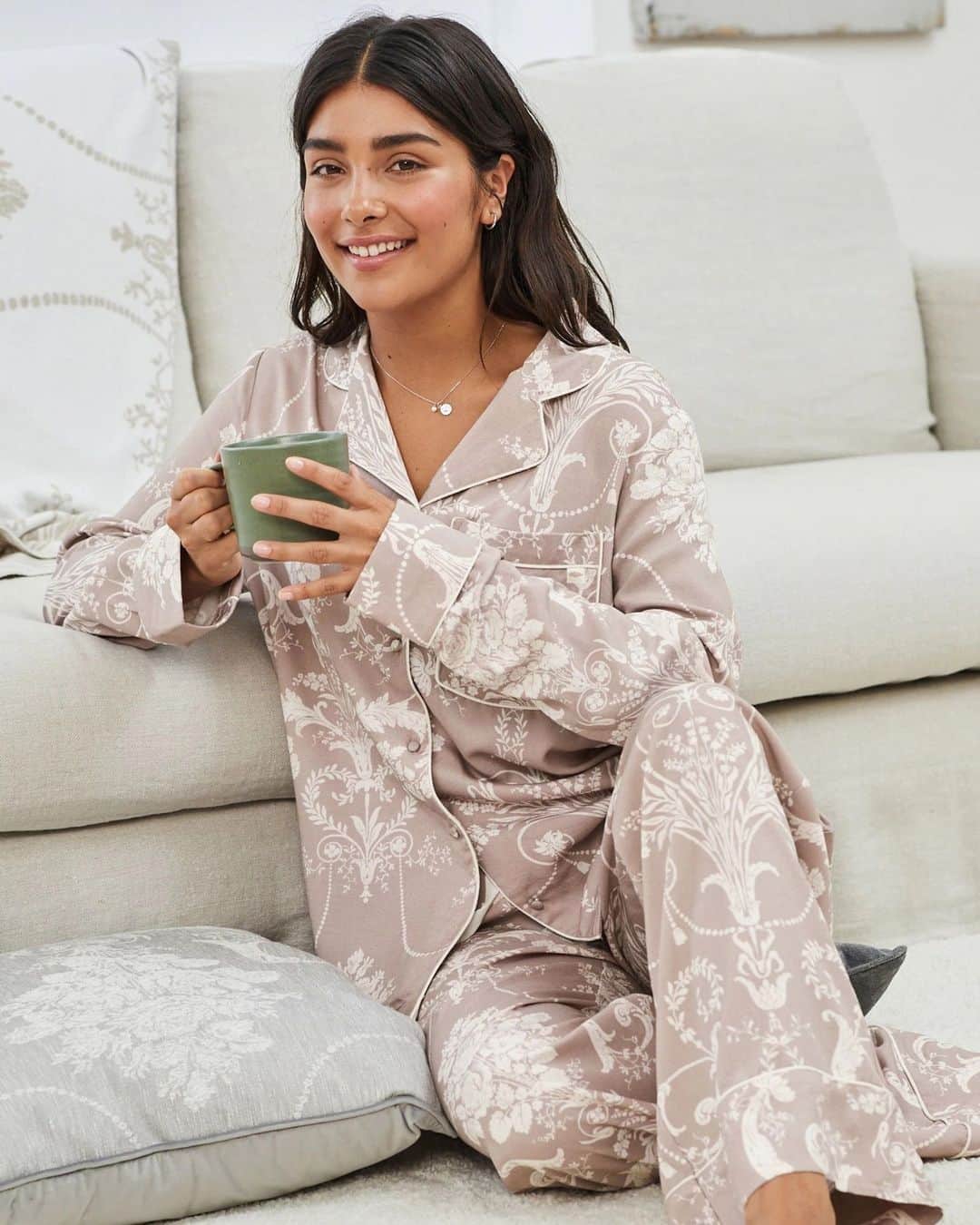 ローラアシュレイのインスタグラム：「The gifting season is almost here. Whether it's friends or family that you want to find the perfect surprise for, there are plenty of options to choose from.⁣ ⁣ 🔎 Button Through Pyjama Set⁣ 🔎 Josette Towel Set⁣ 🔎 Colton Check Throw and Cushion⁣ 🔎 16 Piece Dinnerset Artisan Collectables⁣ 🔎 Rosa Sancta Duvet Cover and Pillowcase Set⁣ ⁣ Now available on lauraashley.com and @nextofficial」