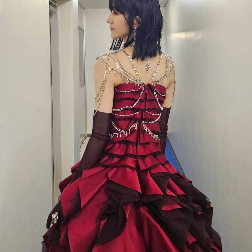 土生瑞穂さんのインスタグラム写真 - (土生瑞穂Instagram)「.  時には自分自身を 見失いそうになったときもあったけれど どんな時も受けいれてくれたメンバー。どんな姿も 応援し続けてくれる、ファンの皆さんの存在があり。  グループと共に、そして 数々の楽曲と共に自分の未来を思い描くことができました。  これまでの『出逢い』と『別れ』は　 私たちを、自分自身を、確実に強くしてくれたと思います。」11月28日 16時01分 - habuchaan