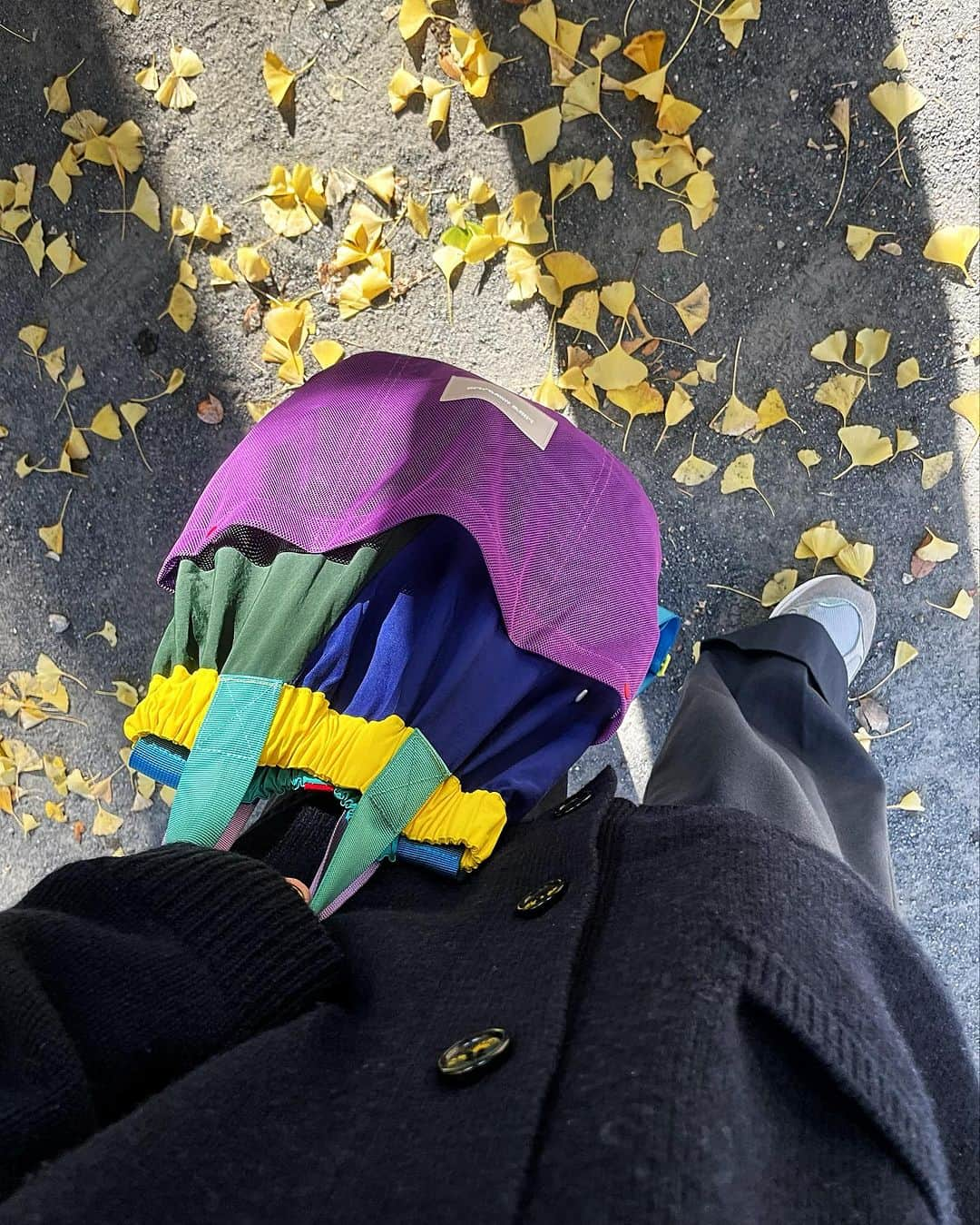 田中マヤさんのインスタグラム写真 - (田中マヤInstagram)「大好きな東京タワー。 青空、紅葉、今日はあったかくて最高に幸せ✨ お疲れ様✨今日もありがとう😌と感謝✨ （東京タワーの写真は御成門駅A6出口出てすぐのベンチの所）  散歩しながら帰りました！ ニューバランス🫢どこまでも歩けそうなくらい✨ カバンもリュックにもして✨  寄り道して、MCTオイルとコールドプレスジュースを。  cap/ @47japan  tops/ @annual_nz  pants/ @uncrave_official  bag/ @beyondthevines  sneakers/ @newbalance  @atmos_japan   #ootd #fashion #패션 #コーデ #コーディネート #マヤコーデネート #私服 #マヤ服 #低身長コーデ #低身長 #小柄コーデ #東京タワー #sneakers #スニーカー」11月28日 16時06分 - tanakamaya__official