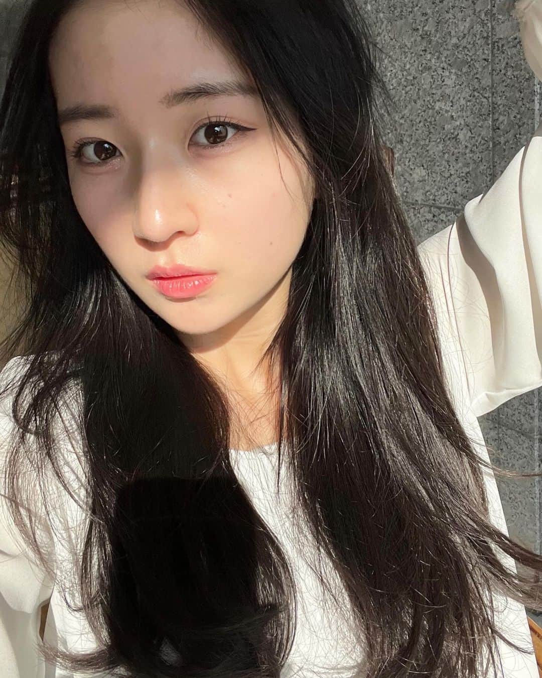 雨宮凜々子さんのインスタグラム写真 - (雨宮凜々子Instagram)「#광고 質問が多かったので最近女子力を上げてくれる子たちをちょこっと🤭🤭  １つ目は @rembo.jp のまつ毛美容液👀 マツパとマツエクも良いけどダメージが大きすぎるので、最近は美容液で太さと長さをUPさせてます🆙 これ使ってからなかなか伸びなかった下まつ毛もいい感じに👍  ２つ目は @anlan_official_japan のドライヤー💇‍♀️ ブリーチしてから乾きにくかった髪の毛も5m³/minの大風量 だから速乾👏 1億マイナスイオンで髪と頭皮のダブルケアもしてくれるから熱に頼らずより速く美しくなれるのでおすすめ！  #ANLAN #アンラン #ANLANダブルケアドライヤー #ダブルケアドライヤー #ヘアドライヤー #ドライヤー #速乾ドライヤー #楽天市場 #スーパーセール #ブラックフライデー #お買い物マラソン #楽天市場 #rembo #恋慕#れんぼ #まつ毛美容液 #まつげ美容液 #eyelashserum #アイラッシュセラム #remboプレミアムアイラッシュセラム #remboで叶える恋まつ毛 #恋まつ毛 #ドクターズコスメ #pr #셀카 #selfie」11月28日 16時08分 - rily_.oo9