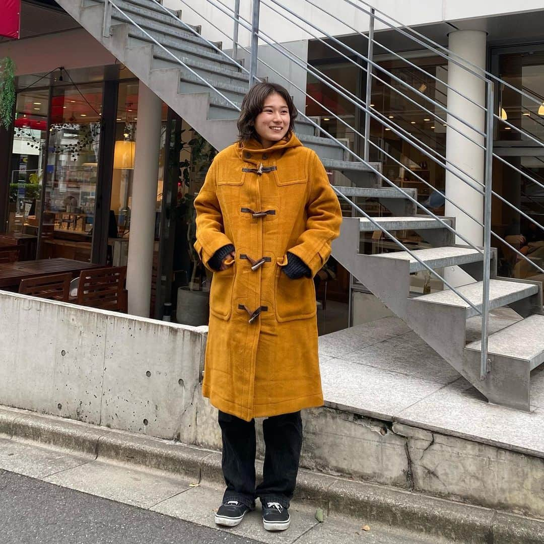 原宿シカゴさんのインスタグラム写真 - (原宿シカゴInstagram)「#原宿シカゴ原宿店   【🆕NEW ARRIVAL🆕】  メンズコートに続きレディースコートも新入荷致しました🧥🤎  シンプルな物だけでなく、柄物の商品も取り扱っております☑️  シンプルなコートは普段のコーディネートに取り入れやすく、 1枚あると着回しのきくアイテムだと思います！！  カシミヤや、アンゴラ素材の物も展開しており、とても温かくてオススメです！！！  また、ダッフルコートも入荷致しました！ ボタンが特徴的で、シンプルなコートとはイメージがまた変わります🧐  それぞれ、デザインも様々なので、是非お気に入りの1枚を見つけてみて下さい😌🫶🏻  【アクセス】 東京都渋谷区神宮前6-31-15 2F ℡03-6727-5505 営業時間 11時〜20時 JR原宿駅東口から徒歩3分 東京メトロ明治神宮前駅3番出口から徒歩2分  #コート#オーバーコート#フォーマルコーデ #カジュアルコーデ#ロングコート #コートコーデ #きれいめカジュアル#きれいめコーデ #古着ミックス  #fyp #japantrip #japantravel #フルジョ#フルダン#下北沢#吉祥寺#京都 #原宿  #autumn #fashion#harajuku#harajukuchicago#used#vintage #데일리룩 #옷스타그램」11月28日 16時20分 - harajukuchicago_official