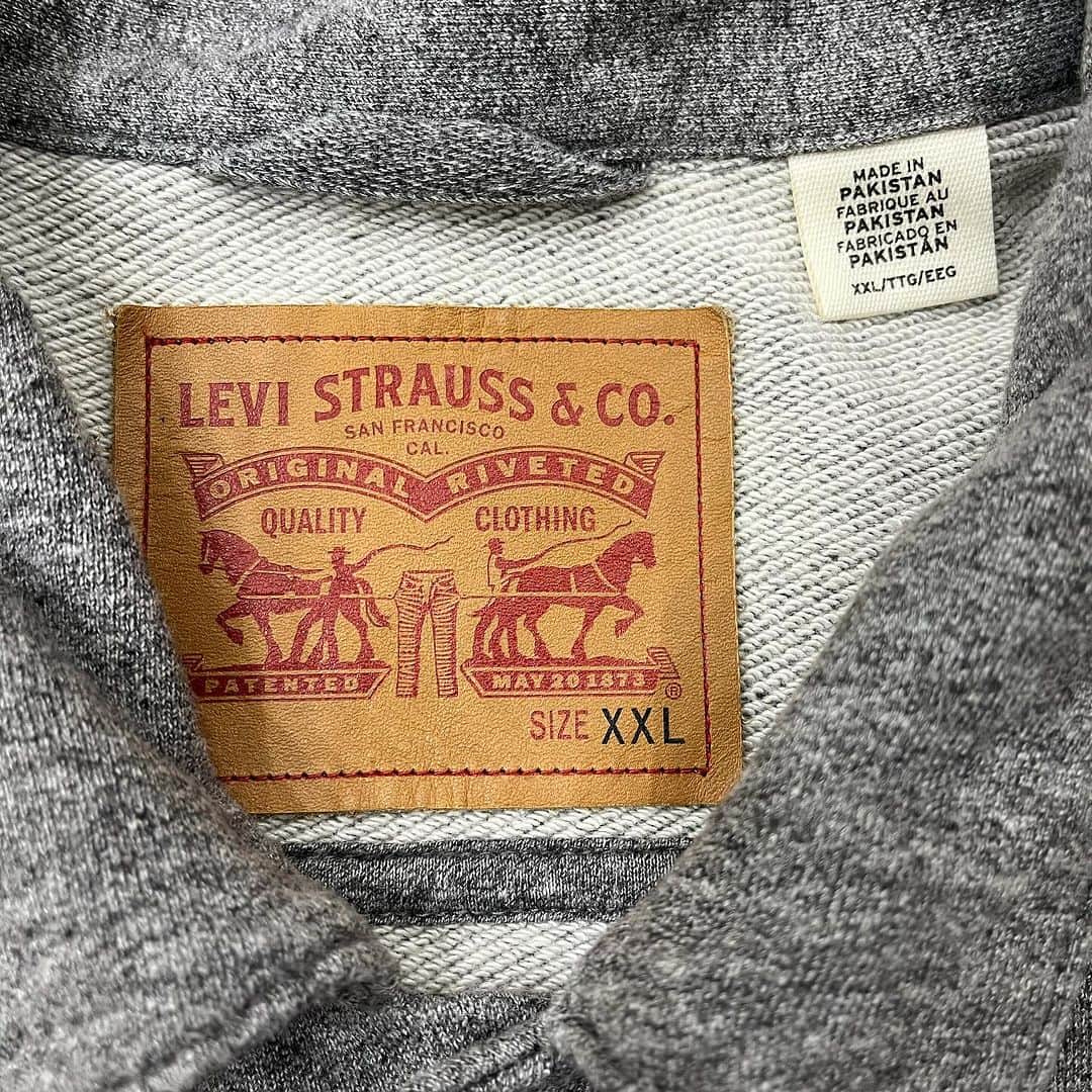 ジャムルさんのインスタグラム写真 - (ジャムルInstagram)「LEVI'S sweat trucker JKT 8000y+tax(8800)  LEVI'Sのトラッカージャケット。 スウェットなので、着やすく、程よい抜け感がお洒落です。 サイズもXXLのビッグシルエットで◎  肩がハンガーで少し伸びていますが、洗濯で戻ると思います。 その他のコンディションは一般的なユーズドレベルです。  WEB SHOPに入荷しております。 是非ご覧ください。 jammru.com  #jammru#levis #大阪古着屋#心斎橋古着屋#usedmix #osaka  #fashion  #streetstyle  #streetfashion  #vtg  #vintage  #used  #usedclothing  #古着 #古着屋 #ファッション #70s #80s #90s」11月28日 16時14分 - jammru