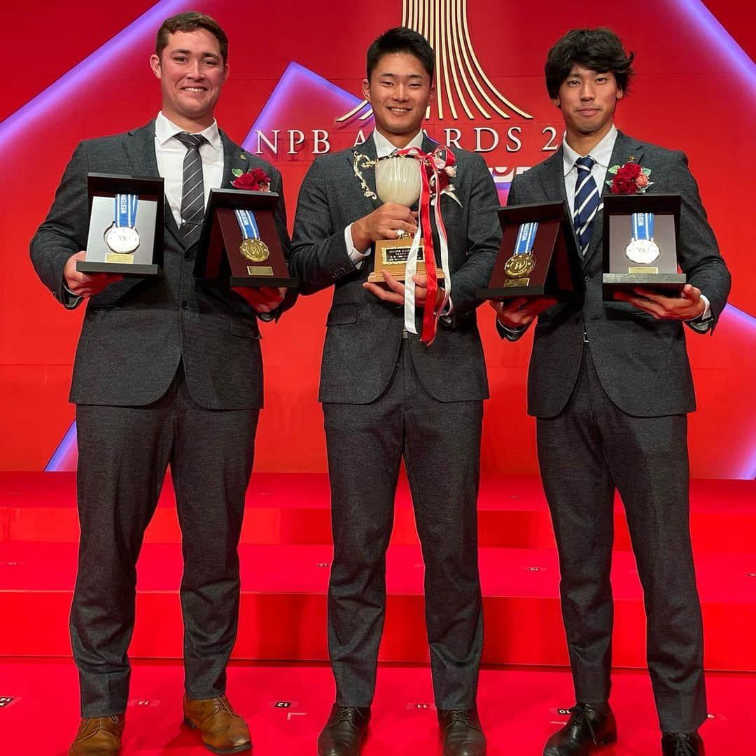 福岡ソフトバンクホークスさんのインスタグラム写真 - (福岡ソフトバンクホークスInstagram)「#npbawards2023 #ファーム表彰式 #小久保裕紀 #尾形崇斗 #リチャード #生海 #2023年11月28日 #softbankhawks #ホークス #sbhawks」11月28日 16時14分 - softbankhawks_official