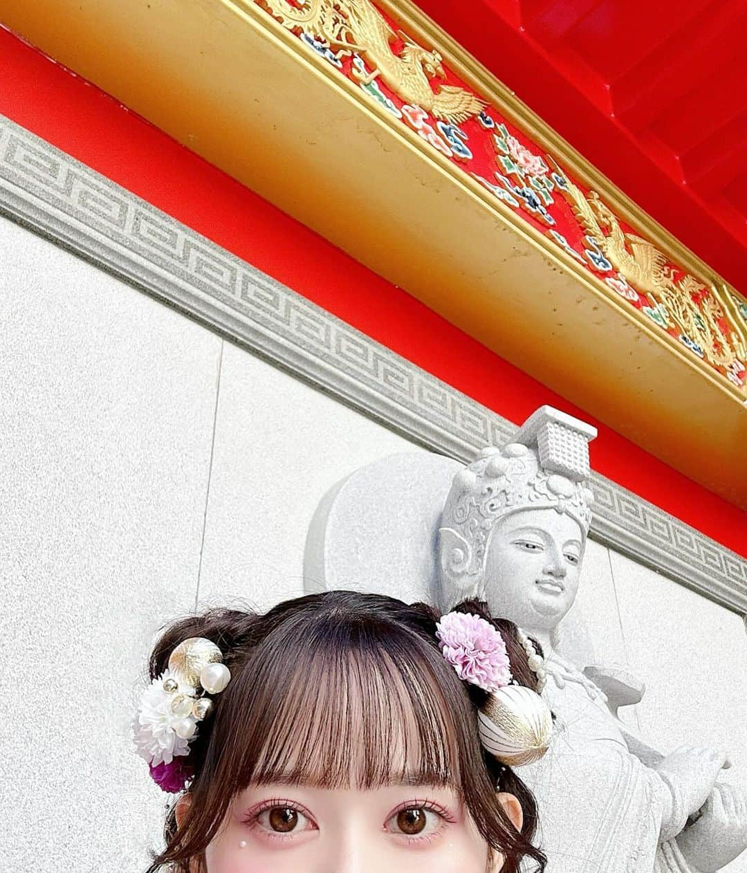 近藤沙瑛子のインスタグラム：「新年の撮影してきたよ〜💭 まるいのいっぱい付けてもらった」