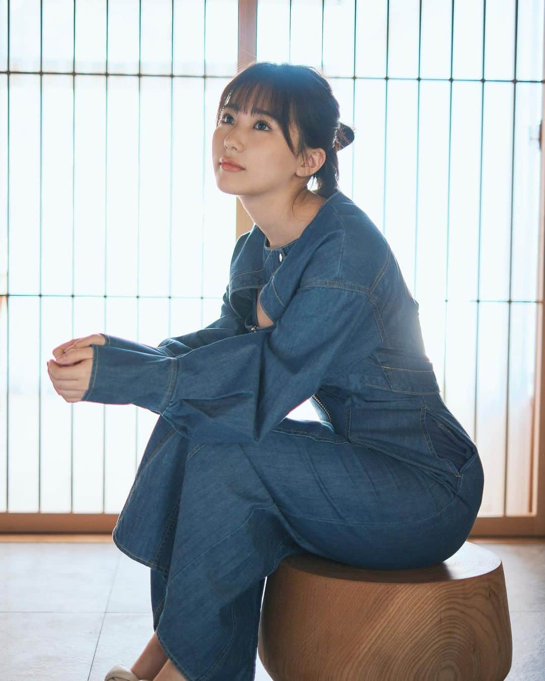 田中美久さんのインスタグラム写真 - (田中美久Instagram)「このお洋服のデザイン初めてだった！可愛いですねぇ。デニム✨ヤングチャンピオン烈の別カットオフショット🎗️最後になるにつれてオフショット感満載😚みくりん表紙号発売中です〜♡  　#デニム　#ヤングチャンピオン烈　#田中美久　#お洋服　#デザイン」11月28日 16時24分 - mikumonmon_48