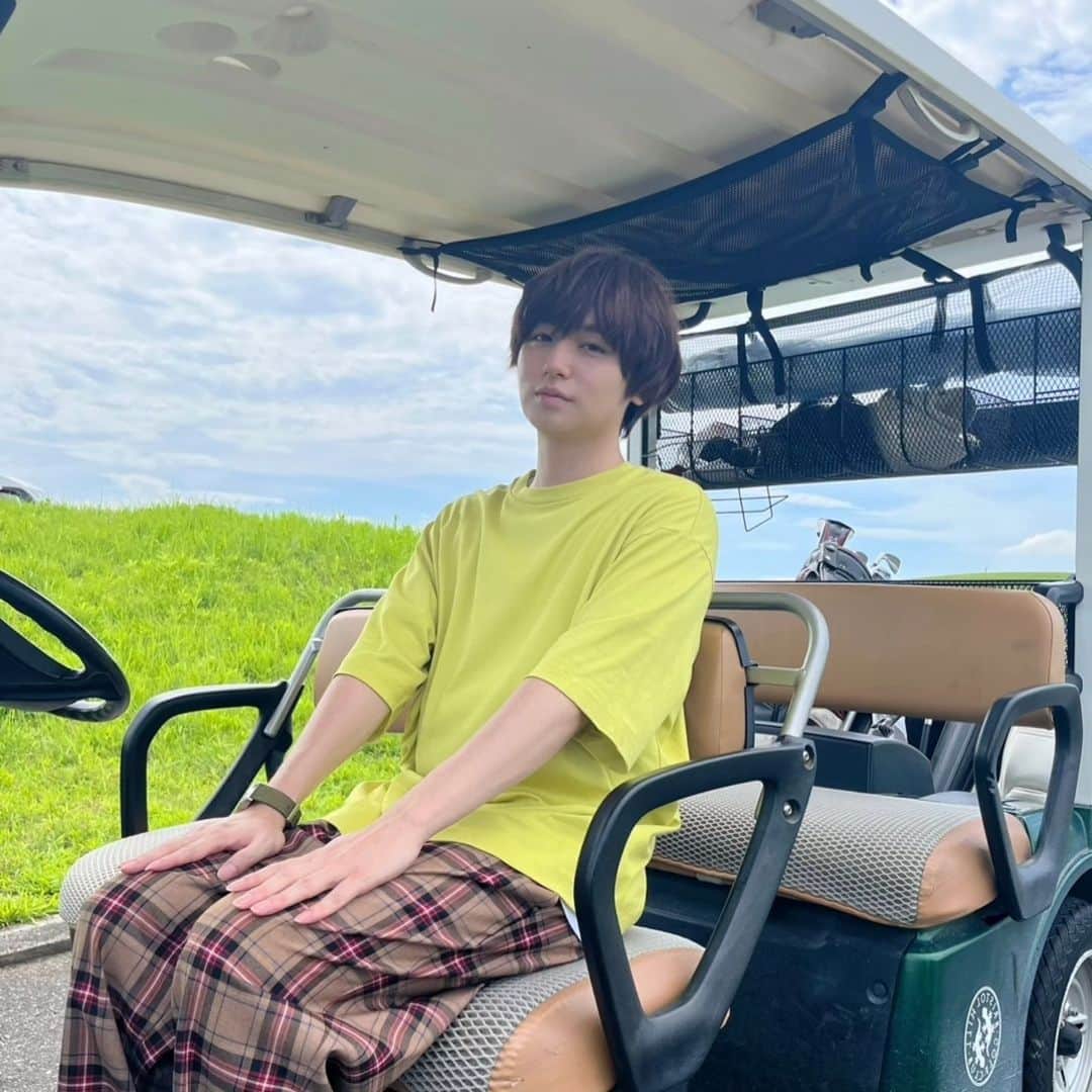 伊野尾慧さんのインスタグラム写真 - (伊野尾慧Instagram)「⁡  どっちのキャディーさんがいい？⁡ 家政夫のミタゾノ見てね！！⁡ ⁡ ⁡ #家政夫のミタゾノ⁡ #ゴルフ」11月28日 16時38分 - kei_inoo.0622