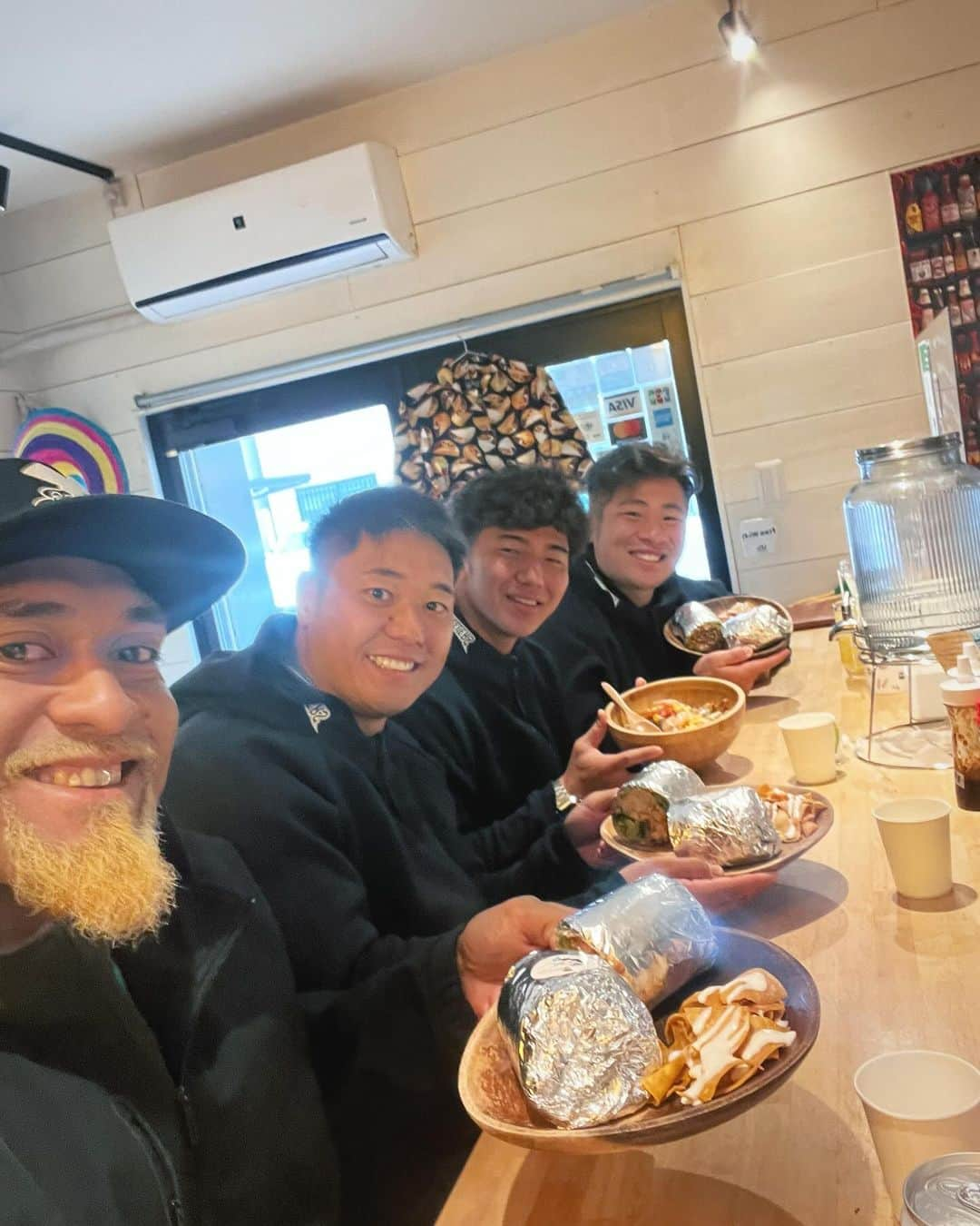 中島イシレリさんのインスタグラム写真 - (中島イシレリInstagram)「今日から淡路キャンプ! @crazy_burrito_kobe 🤤🤤👌🏻👌🏻 ミニチーム1人分の千円守ってない3人😔😂 @gogo_summer5050  @ikuma.rugby_0126  @soumarugby15」11月28日 16時33分 - nakajima_isileli