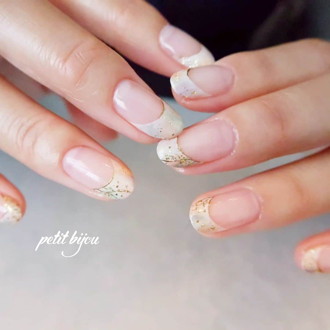 ayumiのインスタグラム：「...⁡ ⁡.⁡ ⁡和装フォト用の打掛に合わせて^^⁡ ⁡⁡ ⁡.⁡ ⁡#petitbijou_nail #和装に合わせて」