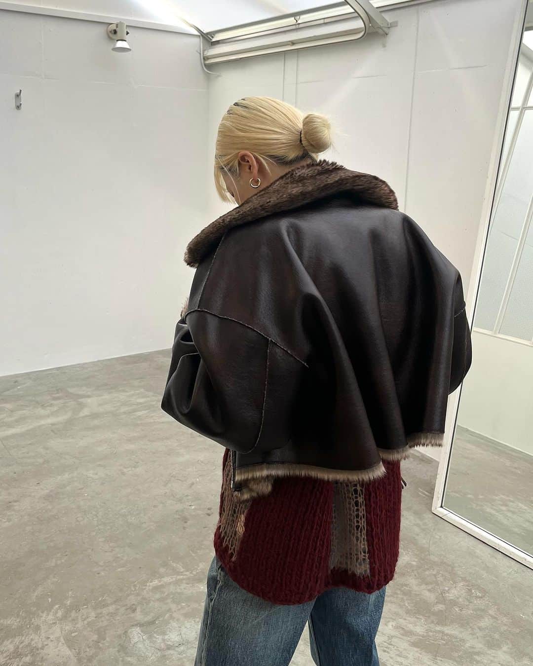 MIDWEST TOKYO WOMENさんのインスタグラム写真 - (MIDWEST TOKYO WOMENInstagram)「. NOUNLESS POPUP @_nounless 11.25(sat)-12.3(sun)  【outer】 reversible short fake fur jacket @_nounless brown,leopard,black size 1  【tops】 two yarn intarsia knit @_nounless red,khaki,navy size 1  【pants】 denim pants @chikakisada blue size S,M  【shoes】 oval stretch s/boots @quartierglam black,beige 35.5-37.5  staff 160cm @midwest_tw  _______ _______ _______ _______ _______  MIDWEST TOKYO ☎︎03-5428-3171 ✉︎tokyo_w@midwest.jp  月〜土 12:00〜20:00 日・祝 11:00〜19:00  商品に関してのご質問、その他ございましたら お気軽にコメント、DMください。」11月28日 16時40分 - midwest_tw