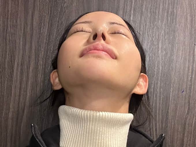 上水口姫香さんのインスタグラム写真 - (上水口姫香Instagram)「・  黒髪に黒ワンピ大好き🥰 早速、髪染めようか迷ってるけど笑  そういえば、、以前バナナ美容外科さんではな整形をしてもらいましたꔛ‬♡˒˒  みんなに可愛いって言われて嬉しい♡」11月28日 16時40分 - hime___k