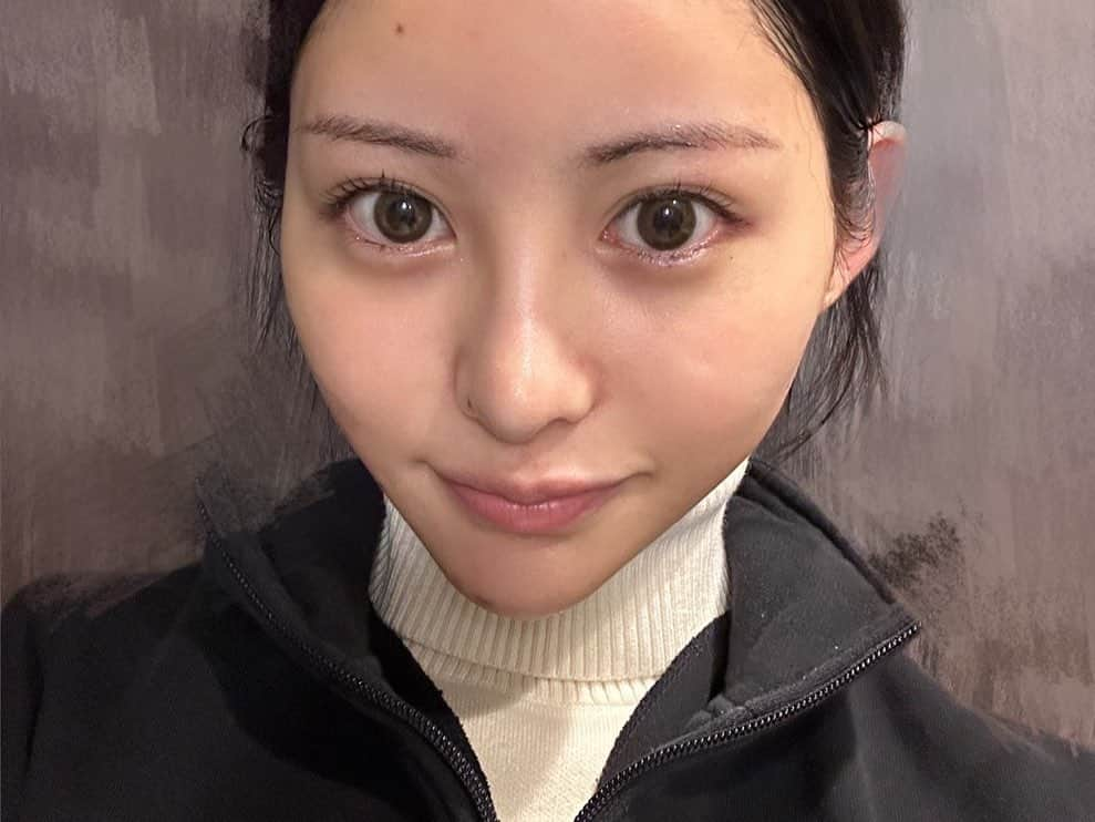 上水口姫香さんのインスタグラム写真 - (上水口姫香Instagram)「・  黒髪に黒ワンピ大好き🥰 早速、髪染めようか迷ってるけど笑  そういえば、、以前バナナ美容外科さんではな整形をしてもらいましたꔛ‬♡˒˒  みんなに可愛いって言われて嬉しい♡」11月28日 16時40分 - hime___k