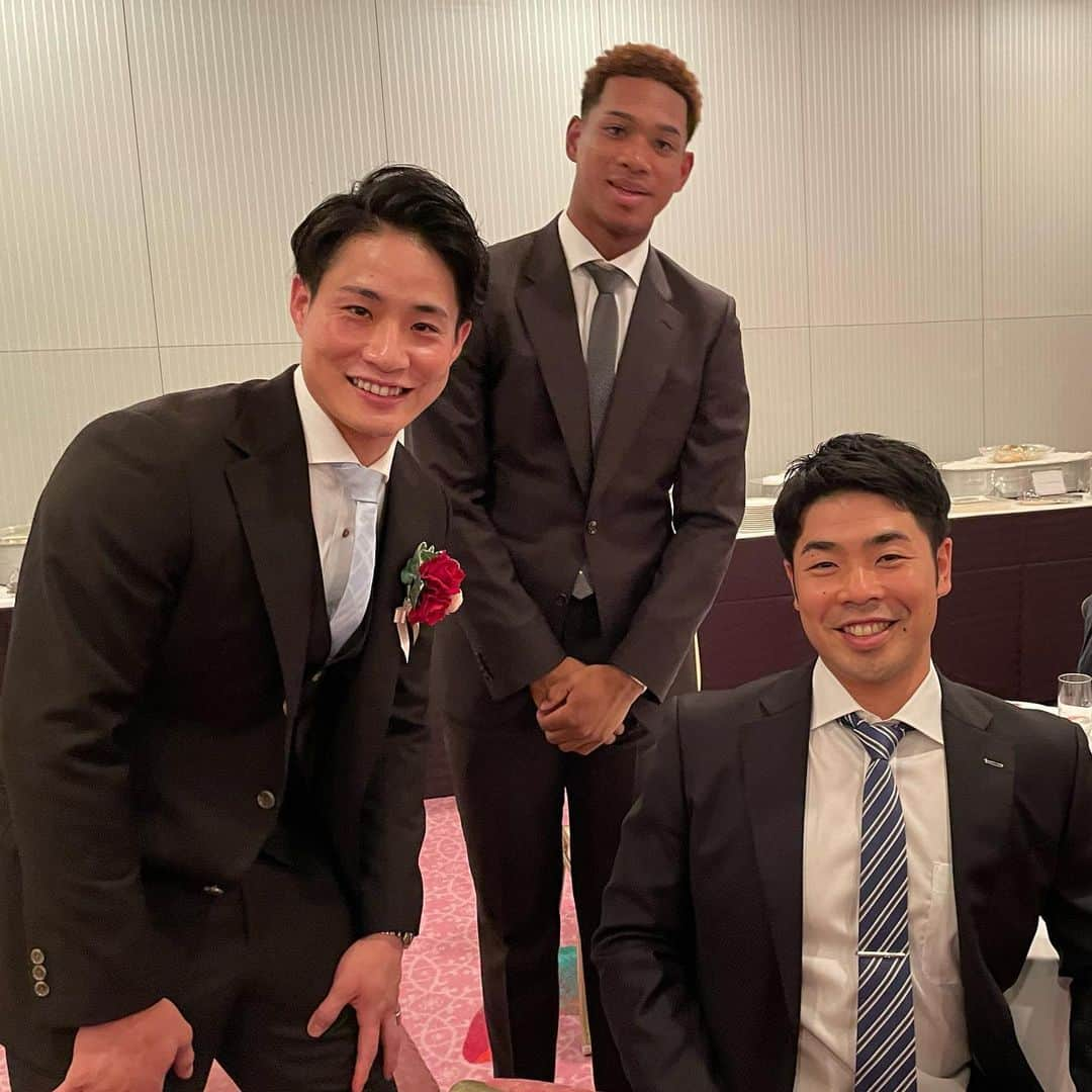 福岡ソフトバンクホークスさんのインスタグラム写真 - (福岡ソフトバンクホークスInstagram)「#npbawards2023 #近藤健介 #木浪聖也 選手 #阪神タイガース #万波中正 選手 #北海道日本ハムファイターズ #2023年11月28日 #softbankhawks #ホークス #sbhawks」11月28日 16時55分 - softbankhawks_official