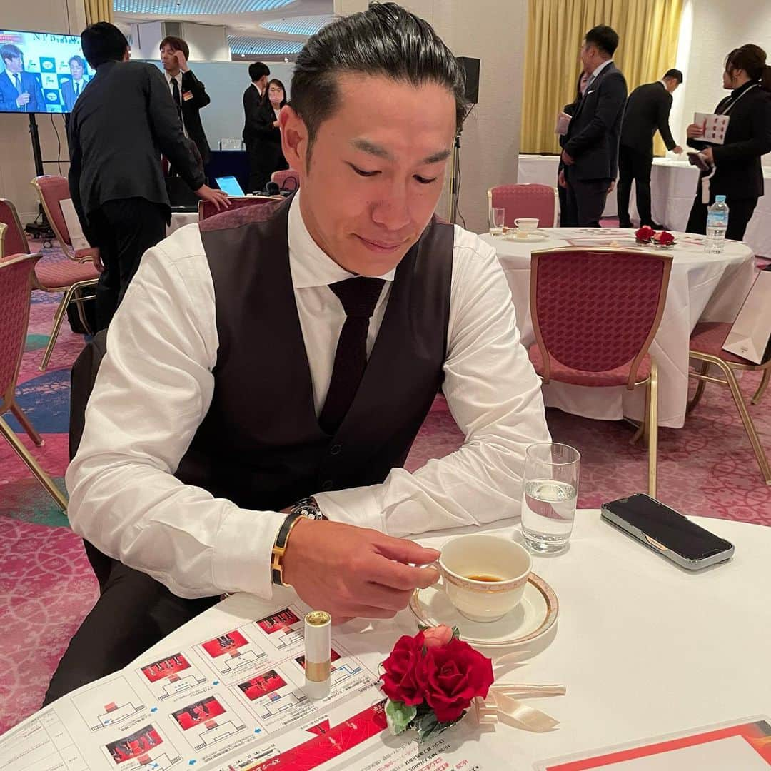 福岡ソフトバンクホークスさんのインスタグラム写真 - (福岡ソフトバンクホークスInstagram)「#npbawards2023 #柳田悠岐 #森友哉 選手 #オリックスバファローズ #2023年11月28日 #softbankhawks #ホークス #sbhawks」11月28日 16時49分 - softbankhawks_official