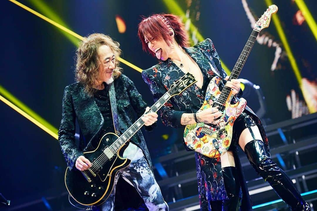 SUGIZOさんのインスタグラム写真 - (SUGIZOInstagram)「In THE LAST ROCKSTARS with PATA!! @ ARIAKE ARENA.  Photo by Keiko TANABE.  #THELASTROCKSTARS #TLRS #YOSHIKI #HYDE #SUGIZO #MIYAVI #PATA」11月28日 16時50分 - sugizo_official