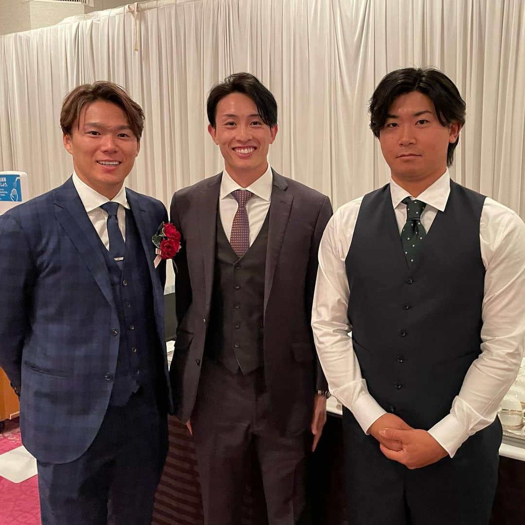 福岡ソフトバンクホークスさんのインスタグラム写真 - (福岡ソフトバンクホークスInstagram)「#npbawards2023 #周東佑京 #今永昇太 投手 #横浜denaベイスターズ #山本由伸 投手 #オリックスバファローズ #2023年11月28日 #softbankhawks #ホークス #sbhawks」11月28日 16時51分 - softbankhawks_official