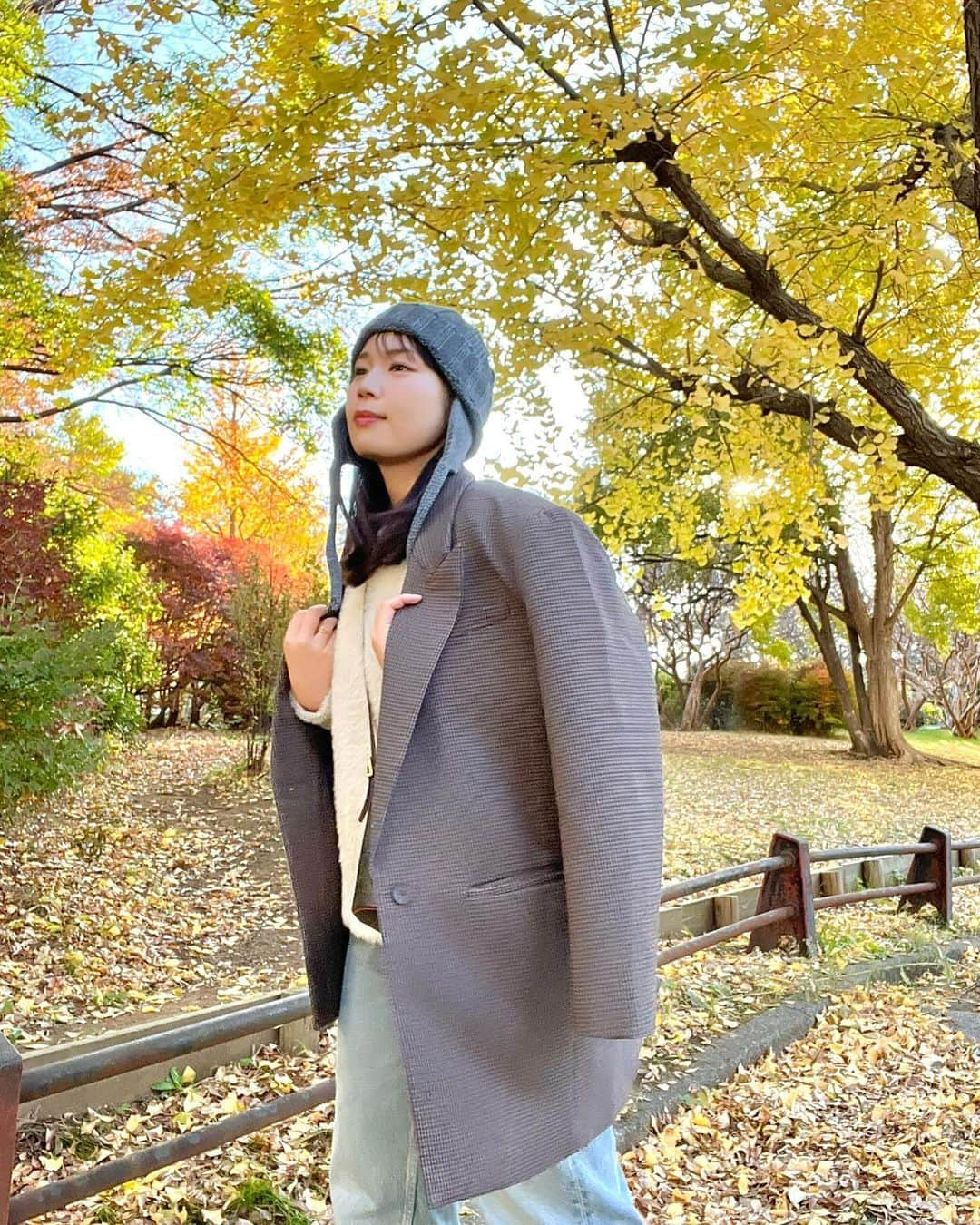 小川みこさんのインスタグラム写真 - (小川みこInstagram)「. 今日のコーデ🍂 イチョウが綺麗な季節になってきたー✨ . 最近はニット帽にハマっていて これもこの前買ったばかりのやつ👼 . 耳付きなのがなんとも可愛い♡ . 帽子: @lakole_official  ジャケット: @zara  ニット: @asknowas_olaca  デニム: #zara  . . #今日のコーデ #ラファーファ #大人カジュアル  #大きいサイズのお洒落  #ぽっちゃりコーデ  #ぽっちゃり女子  #おしゃれ好き #コーデ  #ジャケットコーデ  #plussize  #plussizefashion #秋コーデ  #アズノウアズオオラカ」11月28日 16時54分 - miiiiiiiico25