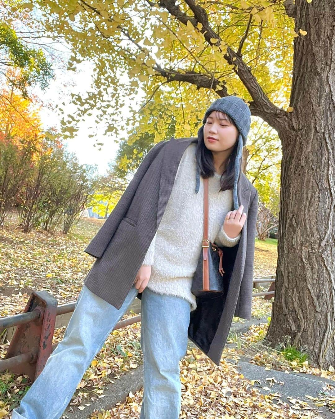 小川みこさんのインスタグラム写真 - (小川みこInstagram)「. 今日のコーデ🍂 イチョウが綺麗な季節になってきたー✨ . 最近はニット帽にハマっていて これもこの前買ったばかりのやつ👼 . 耳付きなのがなんとも可愛い♡ . 帽子: @lakole_official  ジャケット: @zara  ニット: @asknowas_olaca  デニム: #zara  . . #今日のコーデ #ラファーファ #大人カジュアル  #大きいサイズのお洒落  #ぽっちゃりコーデ  #ぽっちゃり女子  #おしゃれ好き #コーデ  #ジャケットコーデ  #plussize  #plussizefashion #秋コーデ  #アズノウアズオオラカ」11月28日 16時54分 - miiiiiiiico25