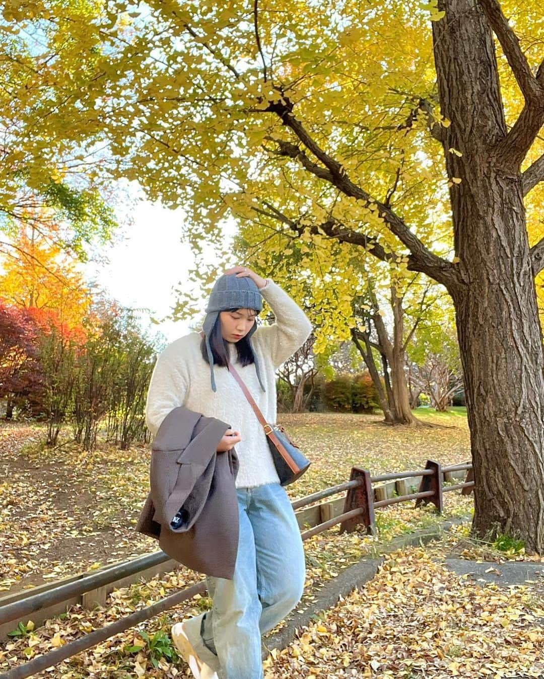 小川みこさんのインスタグラム写真 - (小川みこInstagram)「. 今日のコーデ🍂 イチョウが綺麗な季節になってきたー✨ . 最近はニット帽にハマっていて これもこの前買ったばかりのやつ👼 . 耳付きなのがなんとも可愛い♡ . 帽子: @lakole_official  ジャケット: @zara  ニット: @asknowas_olaca  デニム: #zara  . . #今日のコーデ #ラファーファ #大人カジュアル  #大きいサイズのお洒落  #ぽっちゃりコーデ  #ぽっちゃり女子  #おしゃれ好き #コーデ  #ジャケットコーデ  #plussize  #plussizefashion #秋コーデ  #アズノウアズオオラカ」11月28日 16時54分 - miiiiiiiico25