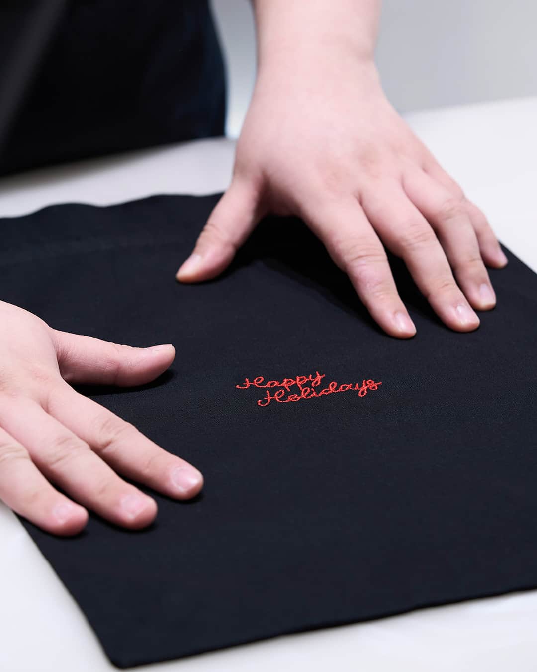 CHARLES & KEITHさんのインスタグラム写真 - (CHARLES & KEITHInstagram)「CHARLES & KEITH HOLIDAYS GIFTS  Enjoy in-store embroidery on your festive gift bags with any purchase from our Holiday Party Collection.  Choose between the words 'Happy Holidays' and a snowflake motif, which can be customised in either red or silver, depending on your preference.  Available exclusively at the CHARLES & KEITH stores in Ngee Ann City, Singapore, and Gangnam, Seoul (South Korea).  Discover more via the link in bio.  #CharlesKeithCelebrates #CharlesKeithOfficial」11月28日 17時00分 - charleskeithofficial