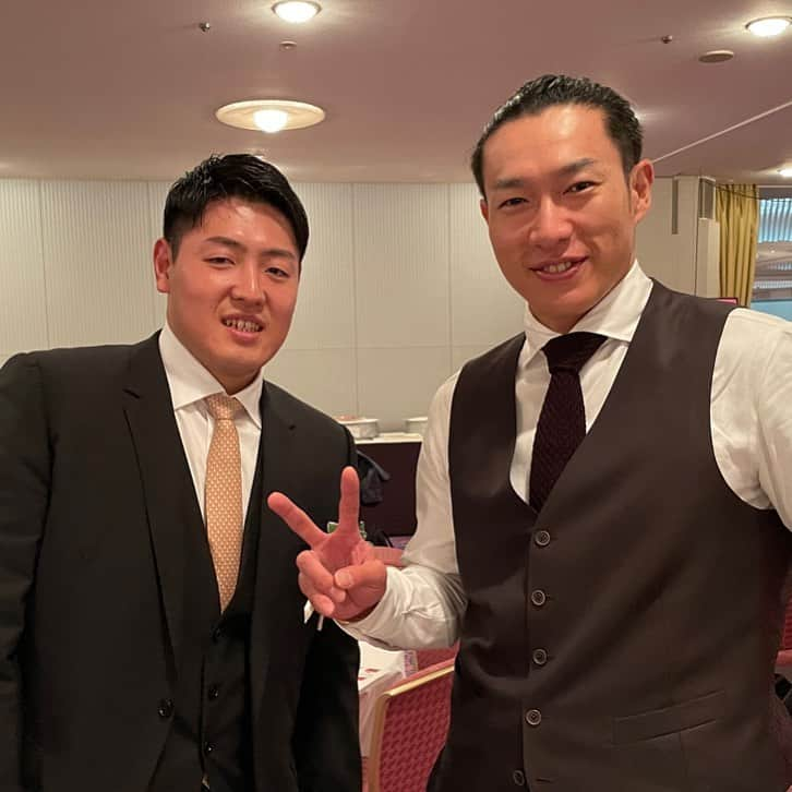 福岡ソフトバンクホークスさんのインスタグラム写真 - (福岡ソフトバンクホークスInstagram)「#npbawards2023 #柳田悠岐 #岡本和真 選手 #読売ジャイアンツ #2023年11月28日 #softbankhawks #ホークス #sbhawks」11月28日 17時13分 - softbankhawks_official