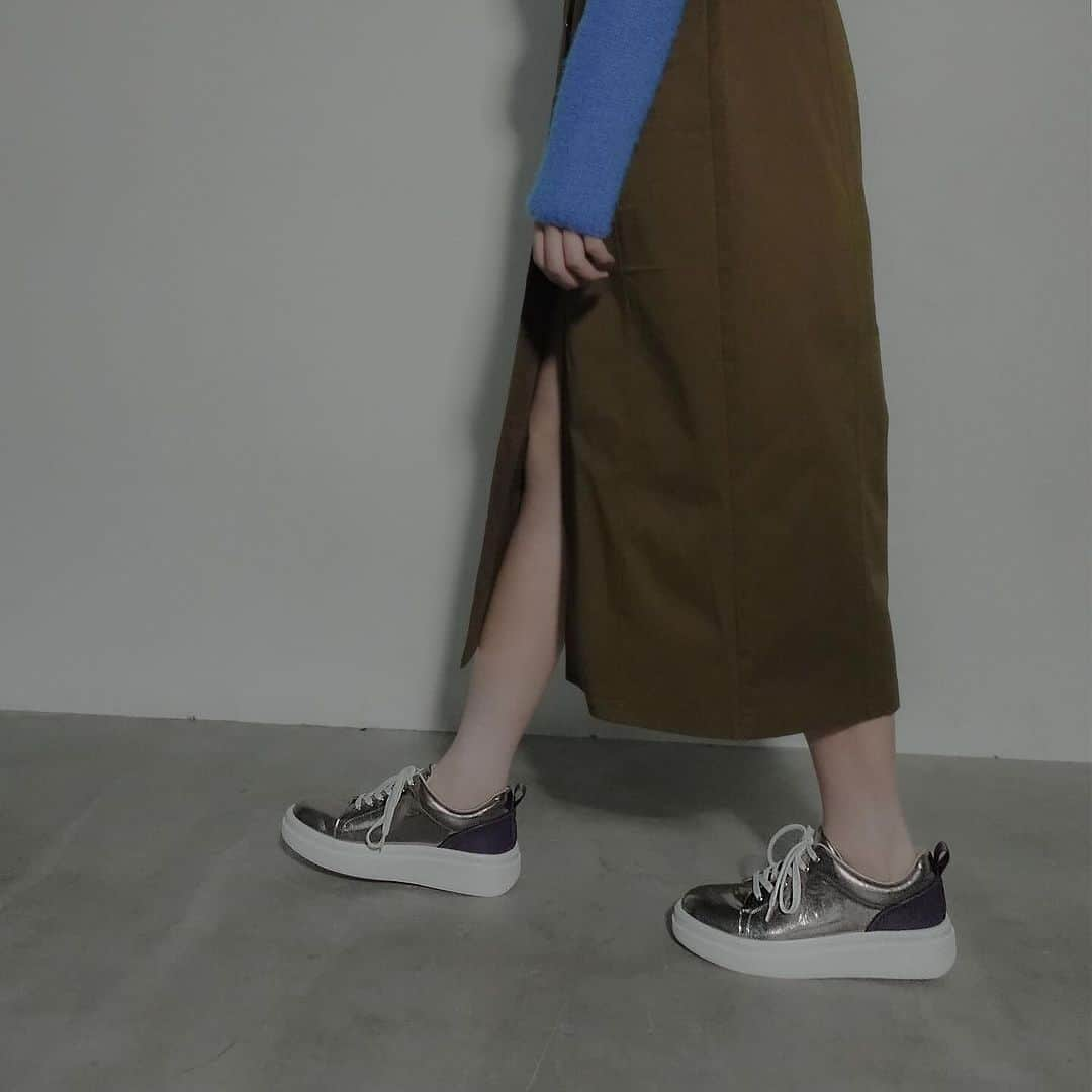 Daniella&GEMMAさんのインスタグラム写真 - (Daniella&GEMMAInstagram)「⁡ - Daniella & GEMMA 2023 Fall & Winter Collection  [Rain Shoes]Volume Sole Sneakers No.GE23598_Gold.Gray Metallic  ■ONLINE STORE danigemma.com  ■店舗リスト 渋谷ヒカリエ3F 伊勢丹新宿店2F そごう横浜店B1F 京都高島屋2F  -  #daniellaandgemma#danigemma#shoes#fall#winter#collection#ダニエラアンドジェマ#ダニジェマ#秋#冬#コレクション#rainshoes」11月29日 18時20分 - daniella_and_gemma