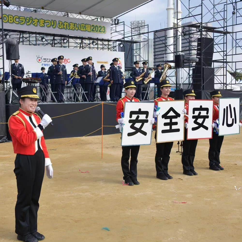 大阪府警察さんのインスタグラム写真 - (大阪府警察Instagram)「【OBCラジオまつりで警察広報】 令和5年11月23日、大阪城公園「太陽の広場」で開催された『第35回OBCラジオまつり ふれあい広場2023』に参加し、警察コーナーを設置するとともに、府警音楽隊による演奏・演技や生活安全指導班による防犯教室を行いました。  #大阪府警察公式 #大阪府警察 #大阪府警 #府警 #警察 #警察官 #おまわりさん #OBCラジオまつり2023 #警察コーナー #白バイ #パトカー #敬礼 #音楽隊 #生活安全指導班 #防犯ボランティア #みっくす #大阪府警察シンボルマスコット #フーくんケイちゃん #安全安心」11月28日 17時13分 - fukei_koho