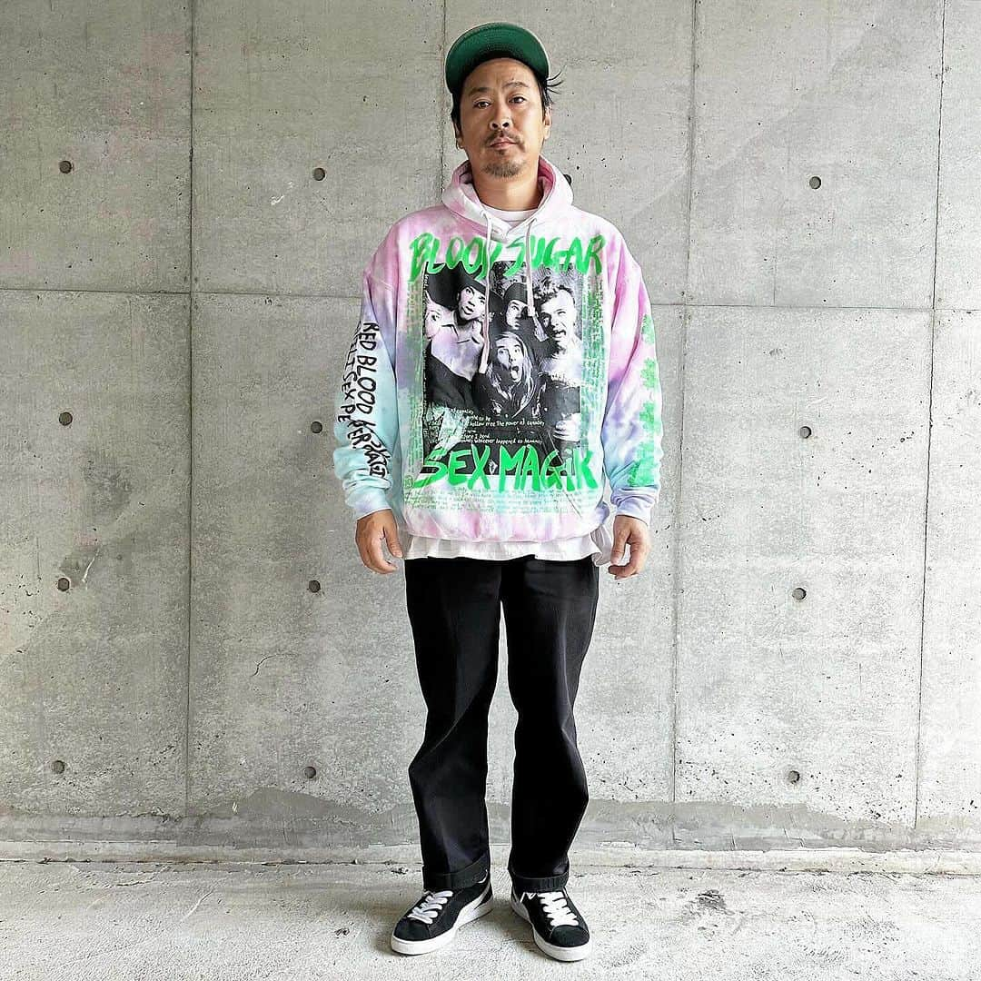 DROP...vintage select shopさんのインスタグラム写真 - (DROP...vintage select shopInstagram)「RHCP BUILD "tie dye" hoodie  size S.M.L.XL PRICE ¥22000-  6版を使い、 全て職人による手刷り。  プリントのお色は何色かあり ランダムに届きます。  今夜２１：００ オンラインショップで 販売開始です。」11月28日 17時06分 - tokyo_drop