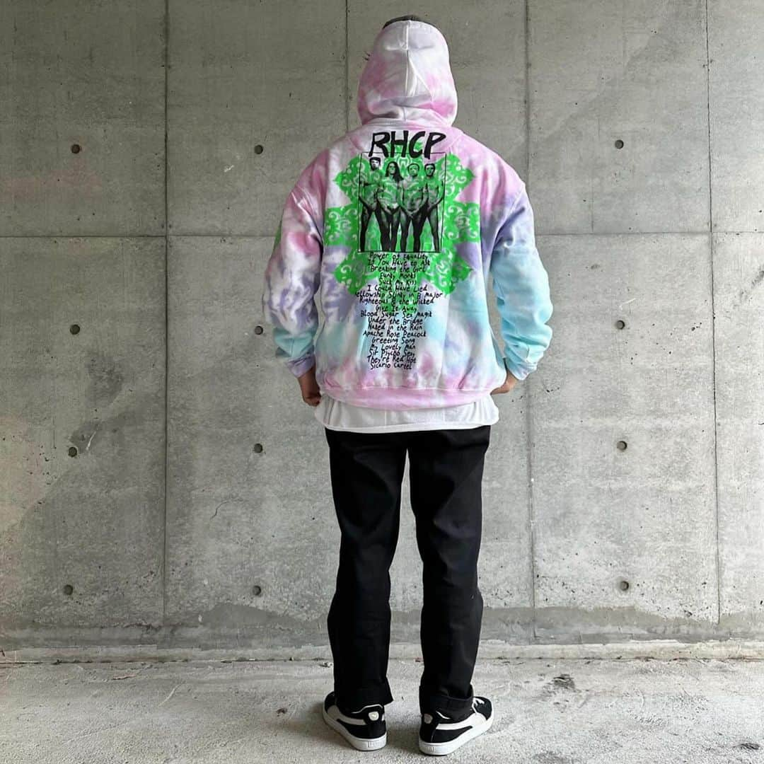 DROP...vintage select shopのインスタグラム：「RHCP BUILD "tie dye" hoodie  size S.M.L.XL PRICE ¥22000-  6版を使い、 全て職人による手刷り。  プリントのお色は何色かあり ランダムに届きます。  今夜２１：００ オンラインショップで 販売開始です。」