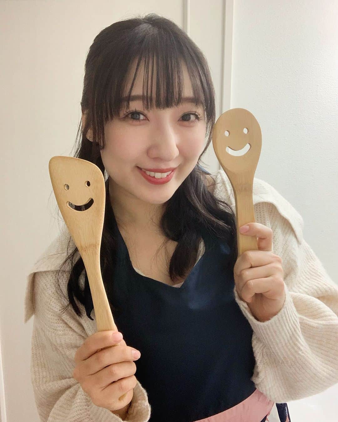七瀬りりこのインスタグラム：「お気に入りのキッチン用品🍳  ニコニコが可愛い☺️  木なのも好きだな♡  #キッチン用品 #お気に入り #smile」