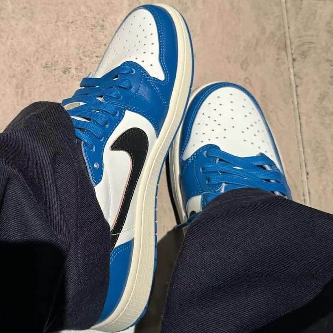 HYPEBEASTさんのインスタグラム写真 - (HYPEBEASTInstagram)「@fujiwarahiroshi has unveiled past samples of an unreleased Air Jordan 1 Low — a triple collaboration between his brand fragment design , @travisscott, and @jumpman23.⁠ ⁠ The sneaker, which was shared on his Instagram, has a simple coloring with a white and "Royal Blue" leather upper and a black Swoosh. Additionally, co-branding details land just above the Swoosh, as well as on the midsole. ⁠ ⁠ Swipe for a closer look and comment down below whether you think these should have been released.⁠ Photo: Hiroshi Fujiwara」11月28日 17時30分 - hypebeast