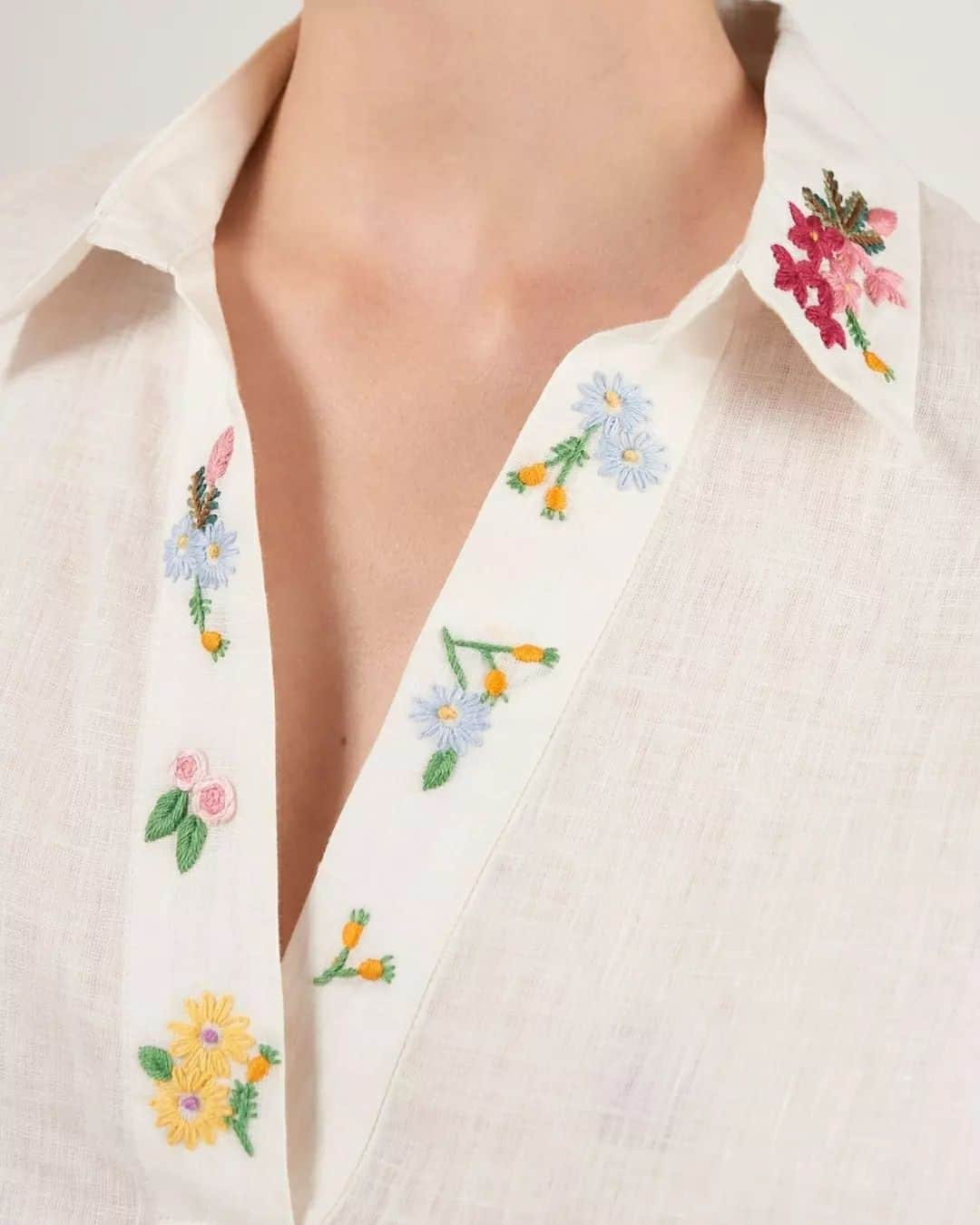 ミーガンパークさんのインスタグラム写真 - (ミーガンパークInstagram)「🌸 The Summer of Love | Let embroidered petals fall and traipse over your body, like lipstick stains on your collar or paint strokes by a lover. The Maisie Tunic Top and Dress recall the rhythmic haze of days gone by 🎶」11月28日 17時30分 - _meganpark