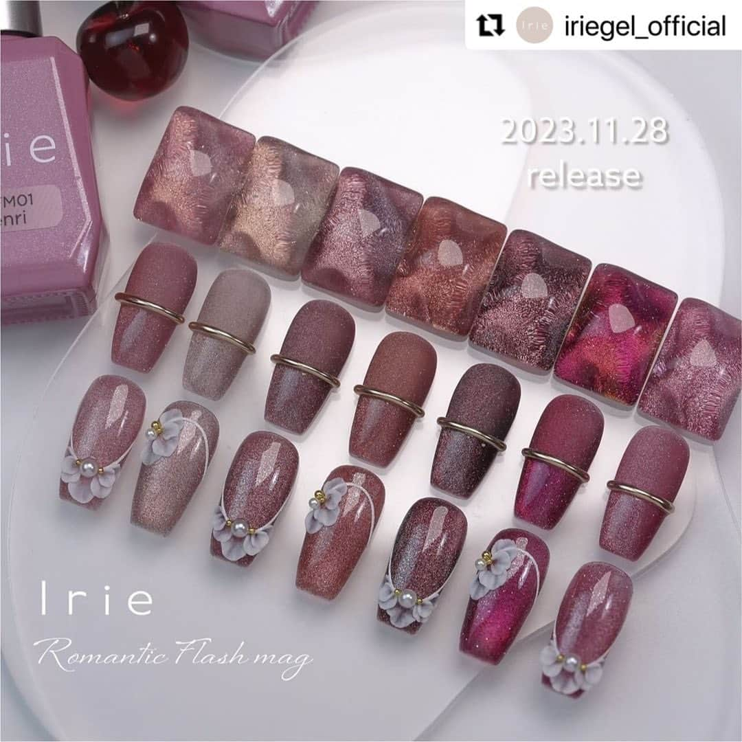 ネイルショップTATさんのインスタグラム写真 - (ネイルショップTATInstagram)「lem.・Irie・flicka nail artsより新発売の マグジェルがどれもかわいすぎるので紹介します✊🏻‪ ̖́-‬  ▶lem. ムニマグジェル 7g あさな先生プロデュースのきめ細やかな微粒子マグ マグネットが奥底からじゅわっと輝きます✨ [価格］¥1,925(＃17-50)  ▶Irie ロマンティックフラッシュマグ 12ml 大人かわいく華やかな ローズカラーが印象的なフラッシュマグ📸 [価格］¥2,117(＃17-50)  ▶flicka nail arts フリッカマグジェル 5g 磁石特有の黒っぽさを感じない きれいなクリア感を楽しめるカラーマグ🌈 [価格］¥1,452(＃12-00)  どのブランドにも違う良さがあるので 全部欲しくなってしまいますね‪🫶🏻️😖💓  (((全部欲しい〜〜！！ってなってる方へ♡ このマグたちにプラスしてIrieのシルキーマグ7色が セットになったアイテムがセール限定で販売中です🙊💓 数量限定なのでお早めに🏃‍♀️💨)))  さらに詳しい商品説明は下記の文章をご覧くださいませ🥰  以下、メーカー様公式投稿より引用です🙏 ✎＿＿＿＿＿＿＿＿＿＿  lem. × Asana muni mag：お粉のようなきめ細やかさをもつ究極の微粒子マグ ⁡ 200色以上のマグネットジェルを触ってきたあさな先生による 誰にでもマグ操作がしやすい究極の微粒子マグと、 肌に馴染むくすみすぎていないカラー調合にこだわり今までには無い "パウダーマグ"🫢🤍 ⁡ 奥底からじゅわっと輝くマグネットが指先を美しく演出します💫 ⁡ ポイント ①速度の違う2種類のマグネットを組み合わせているため、普段のマグ操作で自然なグラデーションが仕上がります。 ②色味の違うマグネット粒子を2種類組み合わせているため、自然に2層の輝きが生まれます。 ③ 3wayで使用して頂けます。 1.マグを光らせずパールジェルとして使う 2.マグを寝かせてクリアカラーとして使う 3.マグを光らせて使う ④肌馴染みにこだわって調合した"くすみすぎない"カラー。 ⁡ ⁡ 非常に繊細な商品の為、ジェル塗布後も強い日差しや直射日光にはご注意下さい。褪色の恐れがあります。 退色防止と奥行きを出すためにクリアジェル塗布後にトップジェルを塗布するようにしてください。  --------------------------------------  Romantic flash mag Irieから新色 Romantic flash magの登場！！ 血色感のある肌馴染みがよく、大人かわいい 華やかに咲くロマンティックローズカラー達 ⁡ マグネットジェル×フラッシュジェルなので、 通常時のキラキラが、フラッシュで更にキラキラ✧*｡ マグネットを使っても、使わなくても可愛いく、 マグネットとフラッシュをひと塗りで両方楽しめます♪ ⁡ 初心者でも塗りやすいテクスチャーと発色 持ち手に安定感があり、更に塗りやすい◎ たっぷり容量12mlで、コスパが最強過ぎる!!  --------------------------------------  flicka nail artsから初のマグネットジェルが販売決定 ⁡ 操作しやすく、超微粒子のマグネットが 繊細で上品な輝きが特徴のカラーマグネット✧*｡ ⁡ "磁石特有の黒っぽさ"がないので カラーの色みに濁りがなく、クリア感を楽しめます✧*｡ そのまま単色でも、ベースにシアーカラーを入れたり クリアカラーを重ねたり、組み合わせて楽しめます♡︎  ✎＿＿＿＿＿＿＿＿＿＿  商品のご購入はプロフィールのURLから💁🏻‍♀️ @nailshoptat  ㅤㅤㅤㅤㅤㅤㅤㅤㅤㅤㅤㅤㅤ #lem#irie#flickanailarts#hbaz#レム#アイリー#フリッカネイルアーツ#エイチバーズ #マグジェル#マグカラー#マグネイル#マグネットネイル#マグネットジェル#ムニマグジェル#ロマンティックフラッシュマグ#フリッカマグジェル#トレンドネイル#トレンドネイルデザイン#トレンドネイル2023#フラッシュネイル#フラッシュマグ#フラッシュマグネット」11月28日 17時31分 - nailshoptat