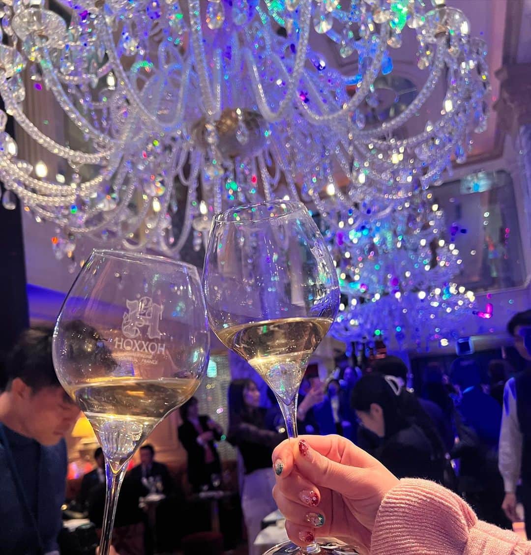 小松崎真理さんのインスタグラム写真 - (小松崎真理Instagram)「「HOXXOH Champagne Secret Party」🎵 飲みやすくて、めっちゃ美味しかったぁ🥹🍾🫶  #オックス #HOXXOH #シャンパン #シャンパーニュ #PR#高級シャンパン #光るシャンパン」11月28日 17時34分 - xs2.mari.s2x