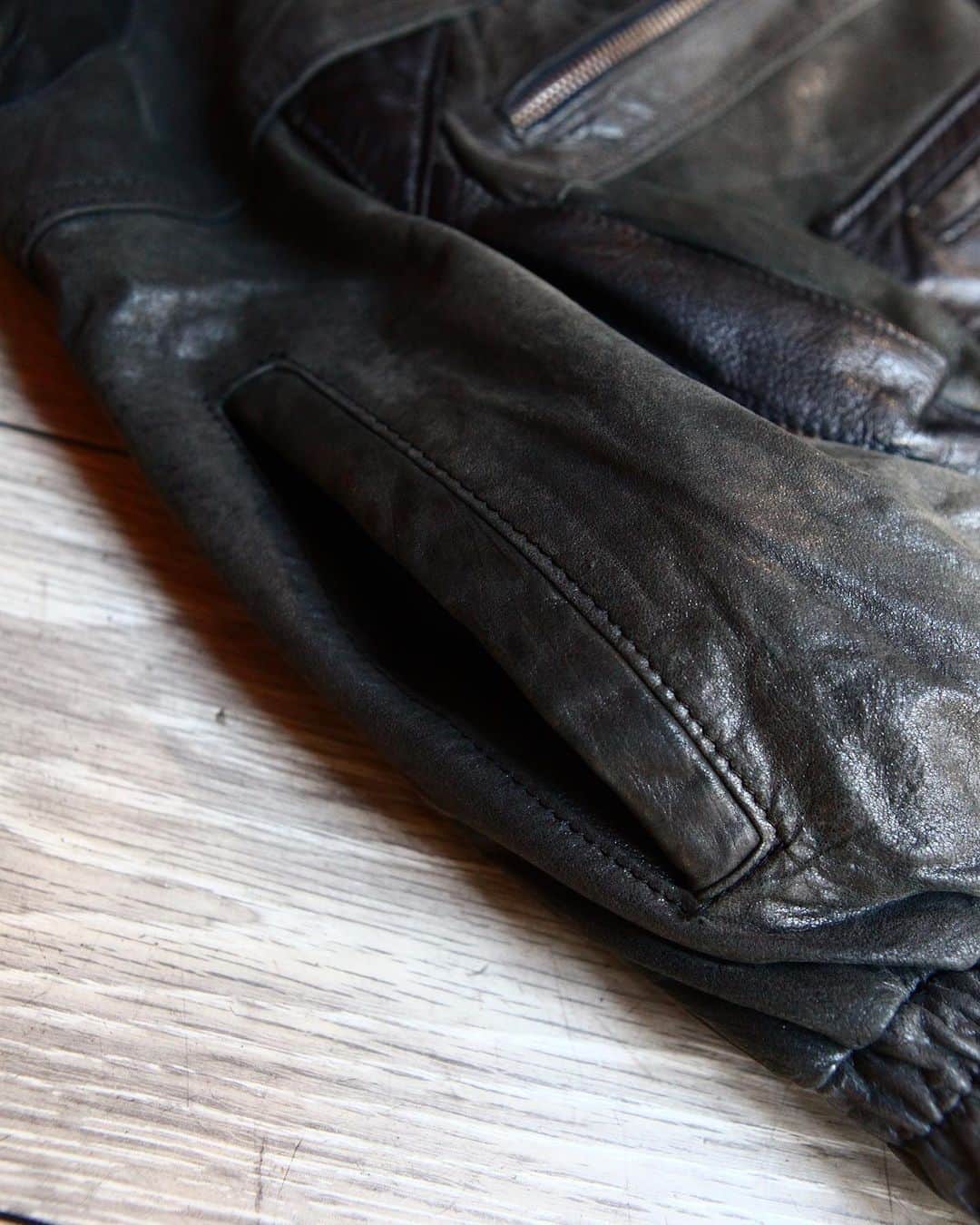 vostokさんのインスタグラム写真 - (vostokInstagram)「Pera Pelle Leather Vest Italy製  細かい詳細は https://vostok.base.shop に掲載  #古着#vostok#forsale#vintage#vintagefashion#vintagestyle#usedclothing」11月28日 17時35分 - vostok_1jp