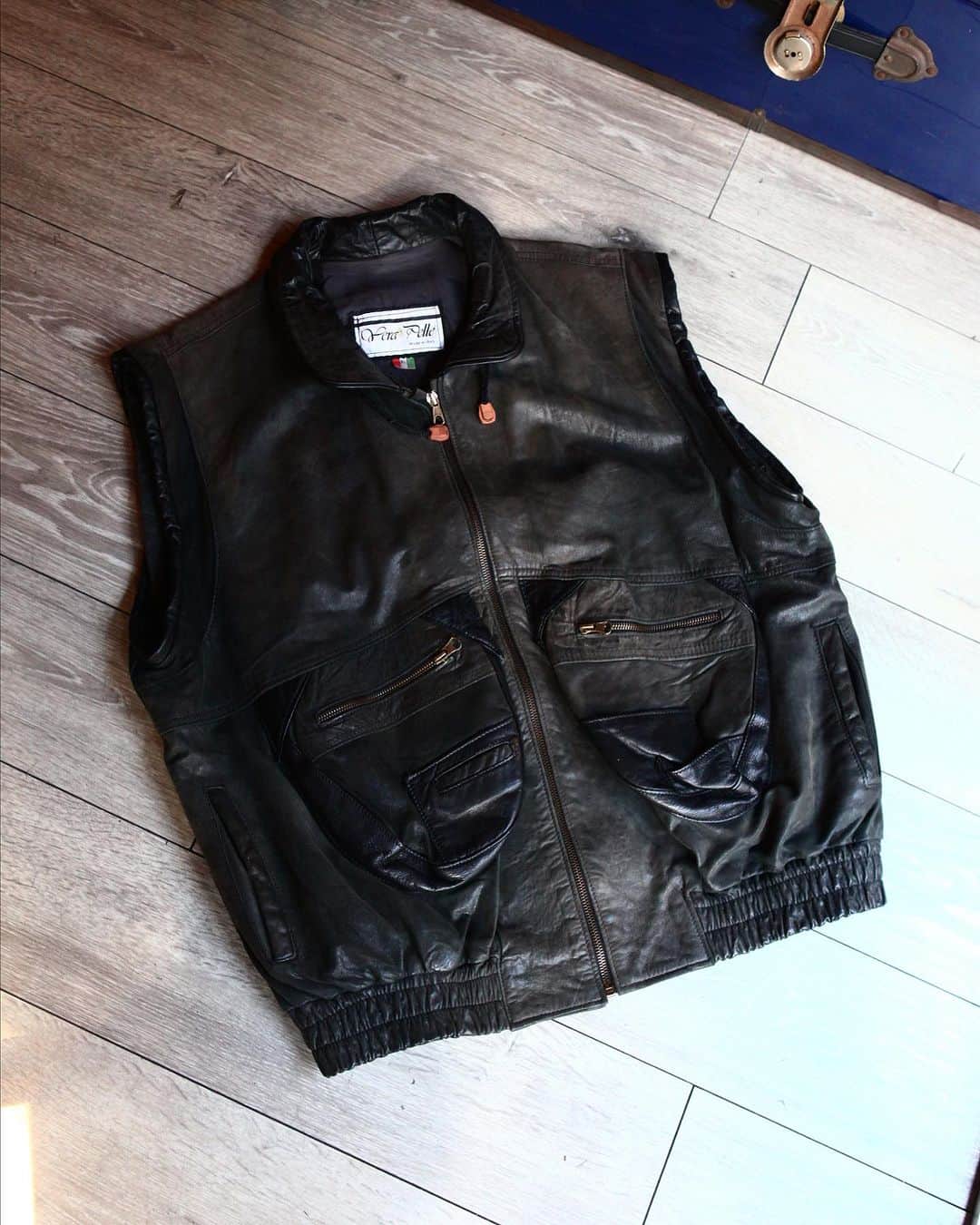 vostokのインスタグラム：「Pera Pelle Leather Vest Italy製  細かい詳細は https://vostok.base.shop に掲載  #古着#vostok#forsale#vintage#vintagefashion#vintagestyle#usedclothing」