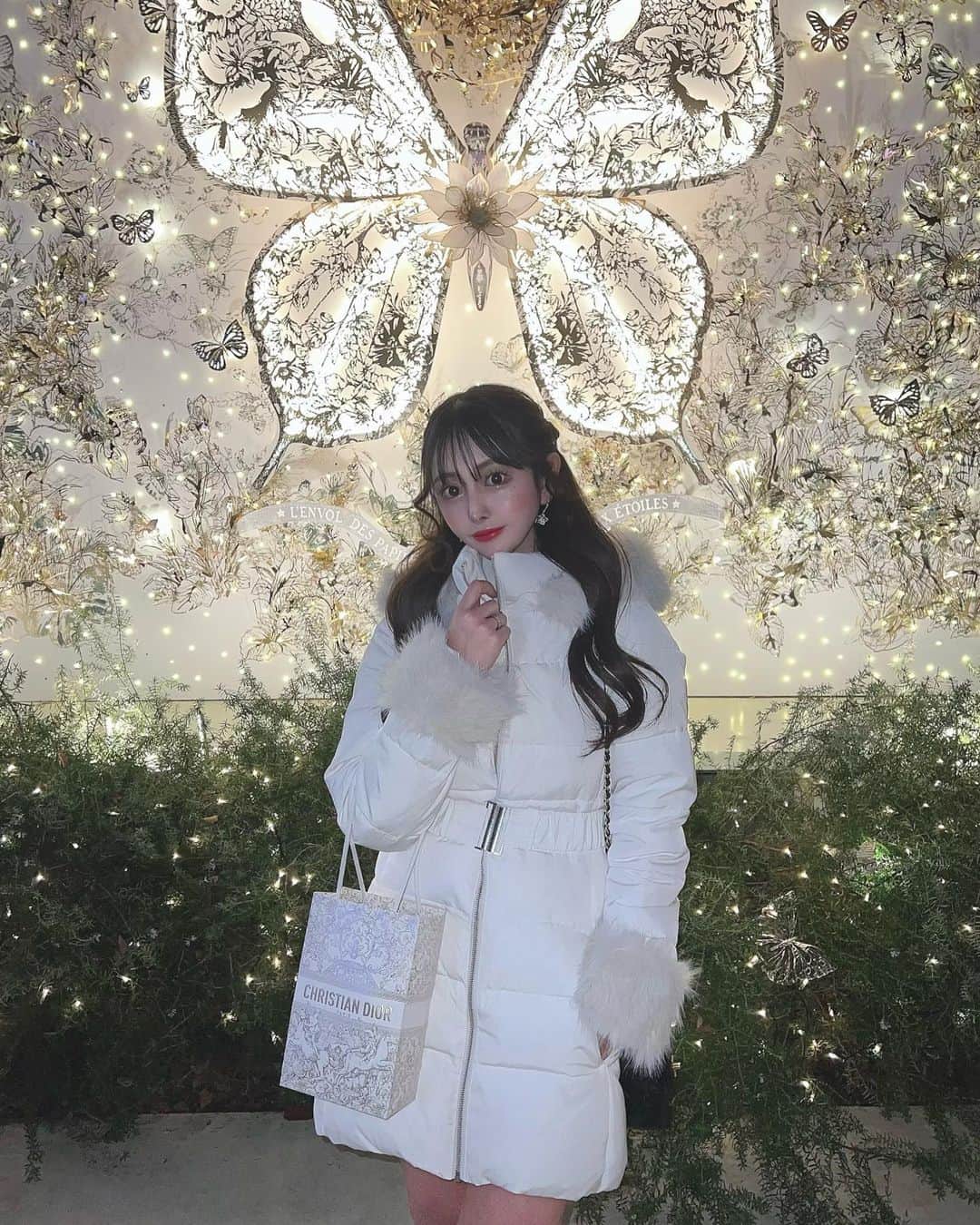 SHIHOのインスタグラム：「. . white🤍🤍🤍🤍 . 今年GETしたアウター👚🎄！ (( @resexxy_official )) . . .  フワッフワのファーがたくさんついた ダウンが可愛すぎる〜🥹🤍🤍🤍🤍 . めちゃくちゃあったかくてこの冬 大活躍の予感です🐈🩷！！！！ . . . #リゼクシー #resexxy #pr」