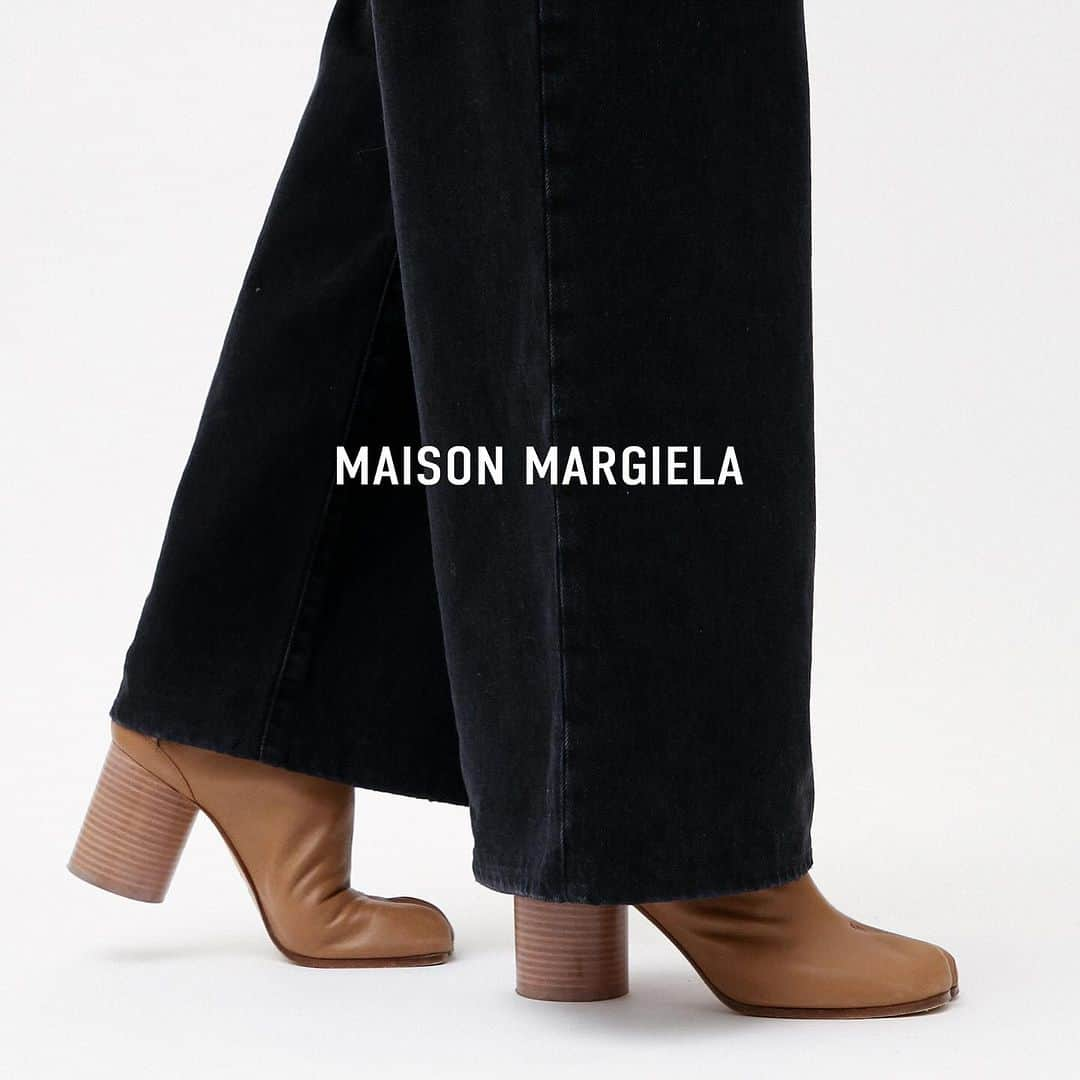 ドゥーズィエムクラスのインスタグラム：「IT SHOES  1.2.3 @maisonmargiela  ¥167,200  4.5 @maisonmargiela  ¥171,600  #deuxiemeclasse #ドゥーズイエムクラス #maisonmargiela  #マルジェラ #足袋ブーツ」