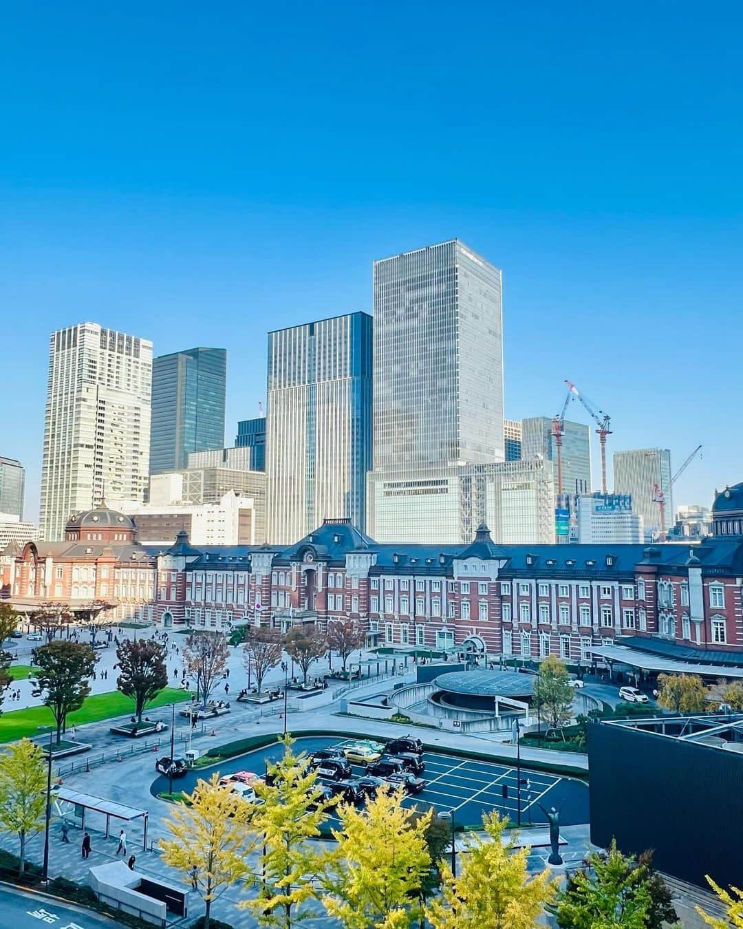 東京ステーションホテルTokyo Station Hotelさんのインスタグラム写真 - (東京ステーションホテルTokyo Station HotelInstagram)「𝕀𝕔𝕠𝕟𝕚𝕔 東京のアイコニックなランドマーク、東京駅丸の内駅舎。どの角度から撮っても壮麗で素敵です。散歩がてら近隣施設から駅舎をながめるのも、ホテルでのひとつの過ごし方です。 ⁡ Tokyo's iconic landmark, Tokyo Station Marunouchi Building. The grandeur of the architecture is always photogenic from any angles. ————————————————————— @tokyostationhotel @forbestravelguide @smallluxuryhotels @smallluxuryhotels_jp @tokyostationcity @kiwicollection #carewhereyoustay #travelselect #weareinternova  ⁡ #tokyostation #tokyostationhotel #tokyotravel #tokyotrip #tokyohotel #japantravel #japanhotel ⁡ #東京ステーションホテル #東京駅 #東京駅舎 #丸の内 #丸の内駅舎 #東京ホテル #ホカンス #ホテル巡り #ホテル好きと繋がりたい #散歩がてら #kitte丸の内 #丸ビル #新丸ビル #丸の内オアゾ」11月28日 17時45分 - tokyostationhotel