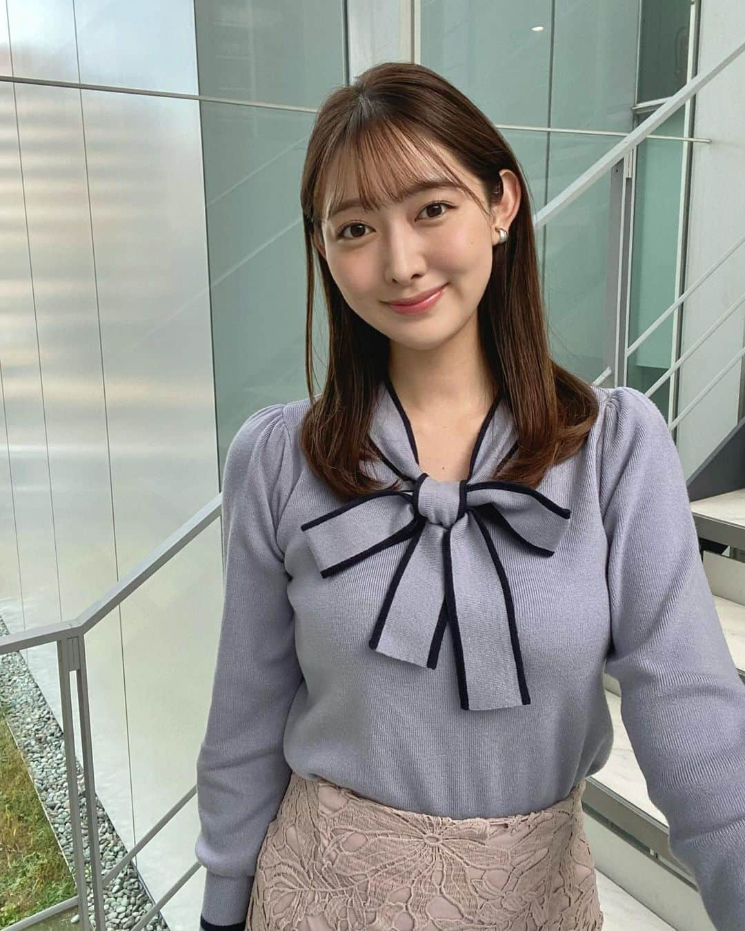 森山みなみのインスタグラム：「.  今朝も羽鳥慎一モーニングショーをご覧いただき、ありがとうございました。  くすんだブルーとくすんだピンクの組み合わせが冬らしかったです⛄️  いつもあたたかいコメントありがとうございます！なかなかお返事出来ませんが、見て元気いただいたりふっと笑ったりしてます☺︎  明日もよろしくお願いいたします！   #テレビ朝日 #羽鳥慎一モーニングショー #モーニングショー #アナウンサー  #森山みなみ  #衣装」