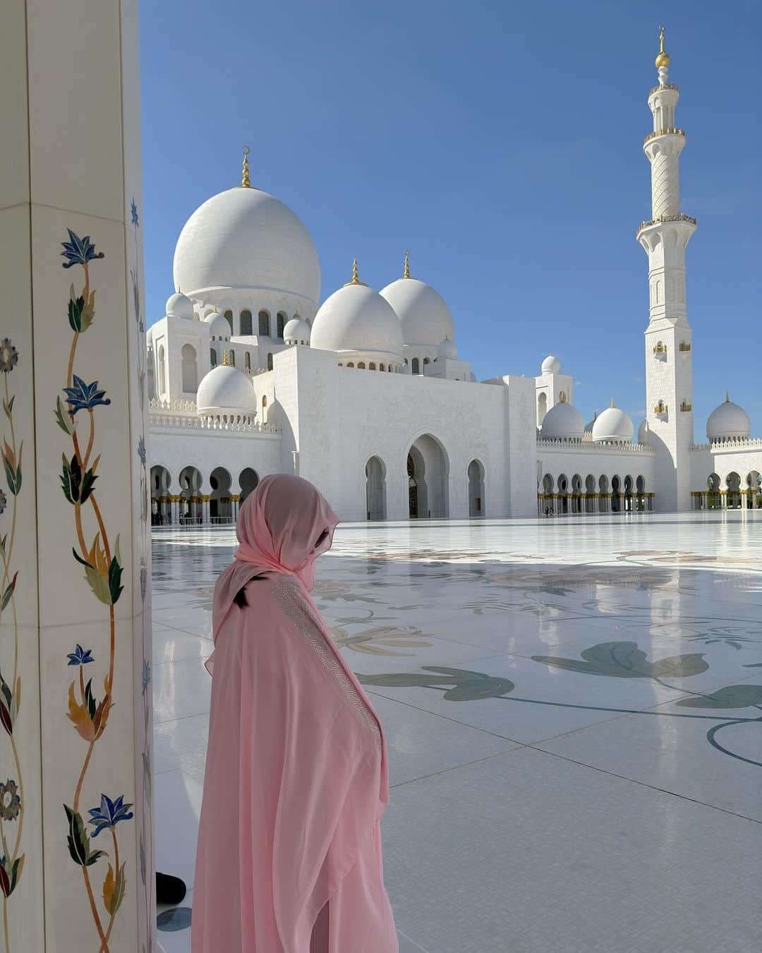 桃乃木かなさんのインスタグラム写真 - (桃乃木かなInstagram)「女子旅👭🇦🇪  アバヤ着てアブダビ観光して、ホテルのプールに行って ラクダに乗って、気球に乗って、ドバイモールに行って、、、  きっと人生で1番贅沢な旅行に行ってきました！ 今後も更新する事はないんじゃないかなぁ😂  皆業種は違うけど優しくて尊敬できて大好きな人達です！ 最高の思い出になったよ〜˗ˋˏ ♡ ˎˊ˗  #ドバイ旅行」11月28日 17時53分 - kana_momonogi